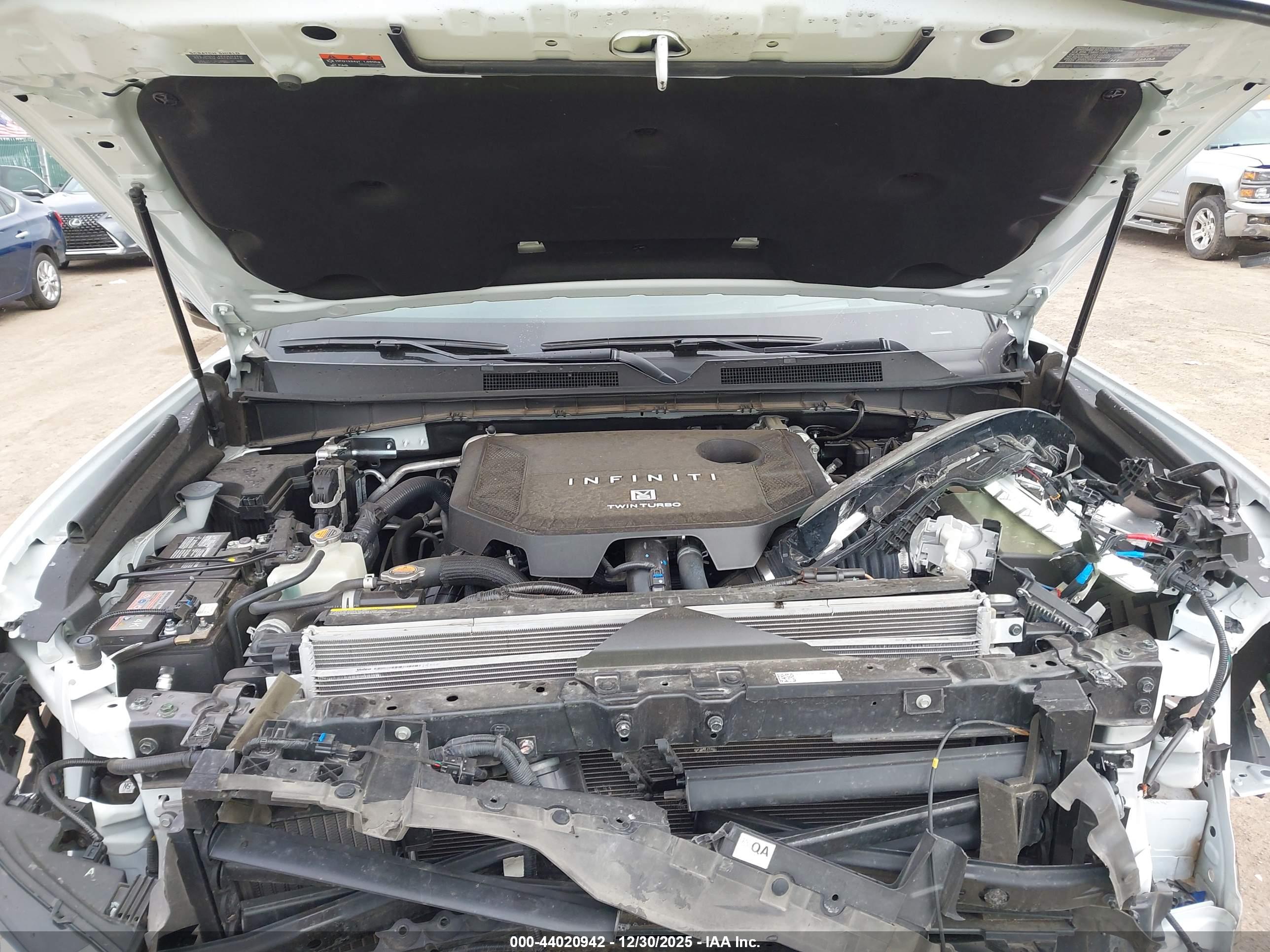 INFINITI QX80 image 10