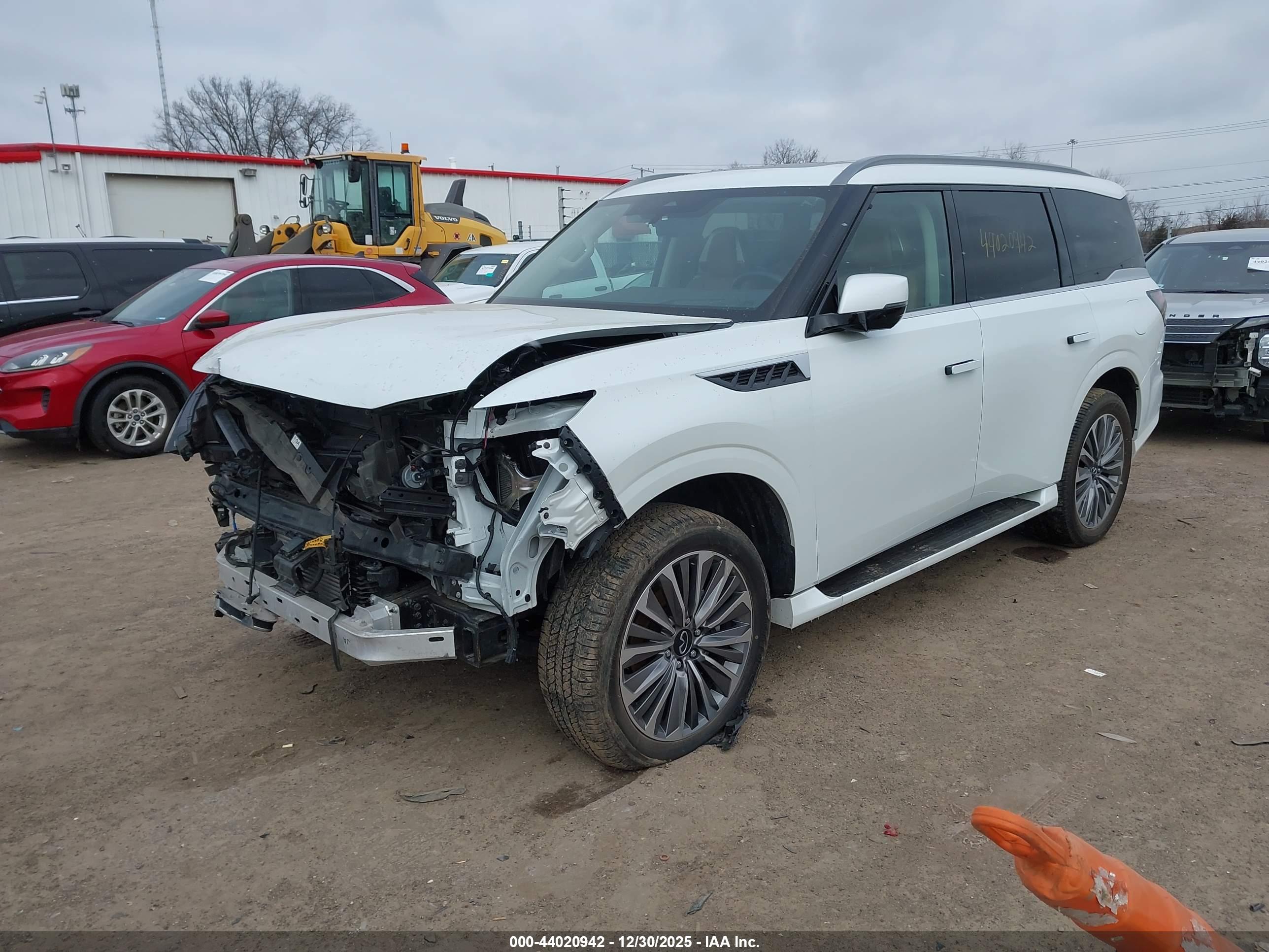 INFINITI QX80 image 2