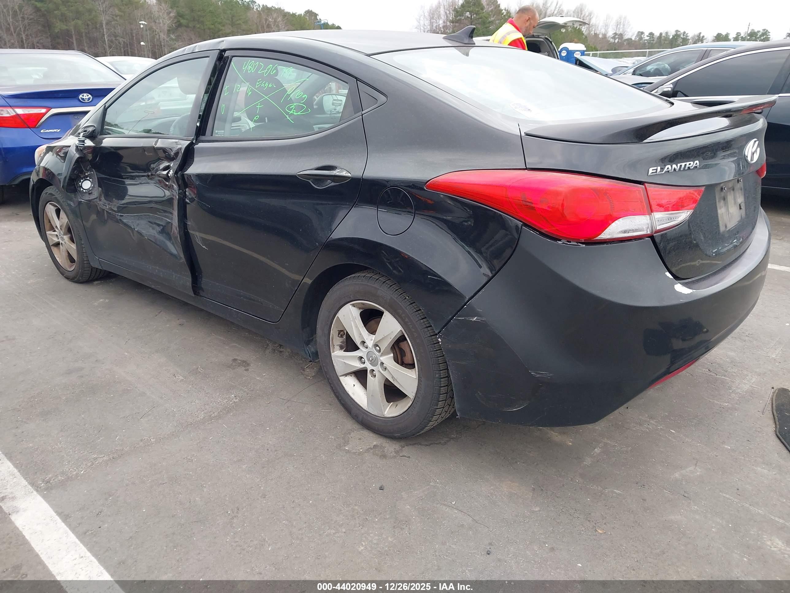 HYUNDAI ELANTRA image 3