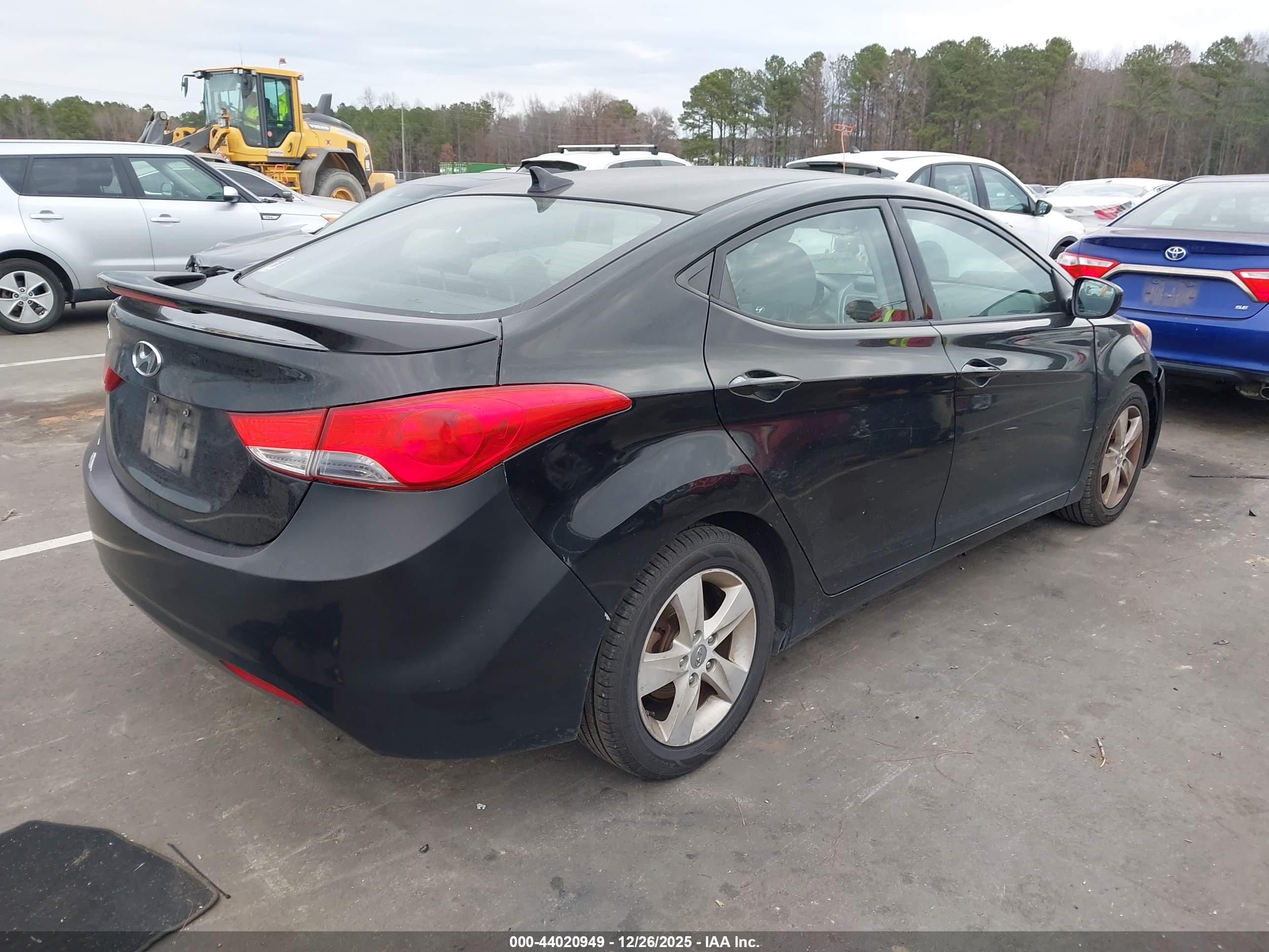 HYUNDAI ELANTRA image 4
