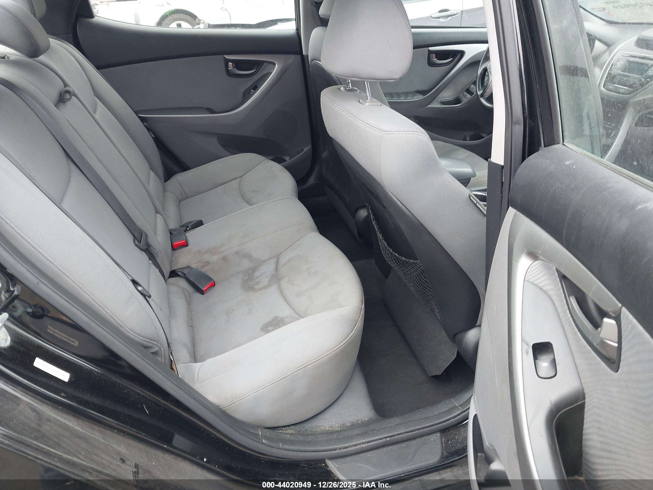 HYUNDAI ELANTRA image 8