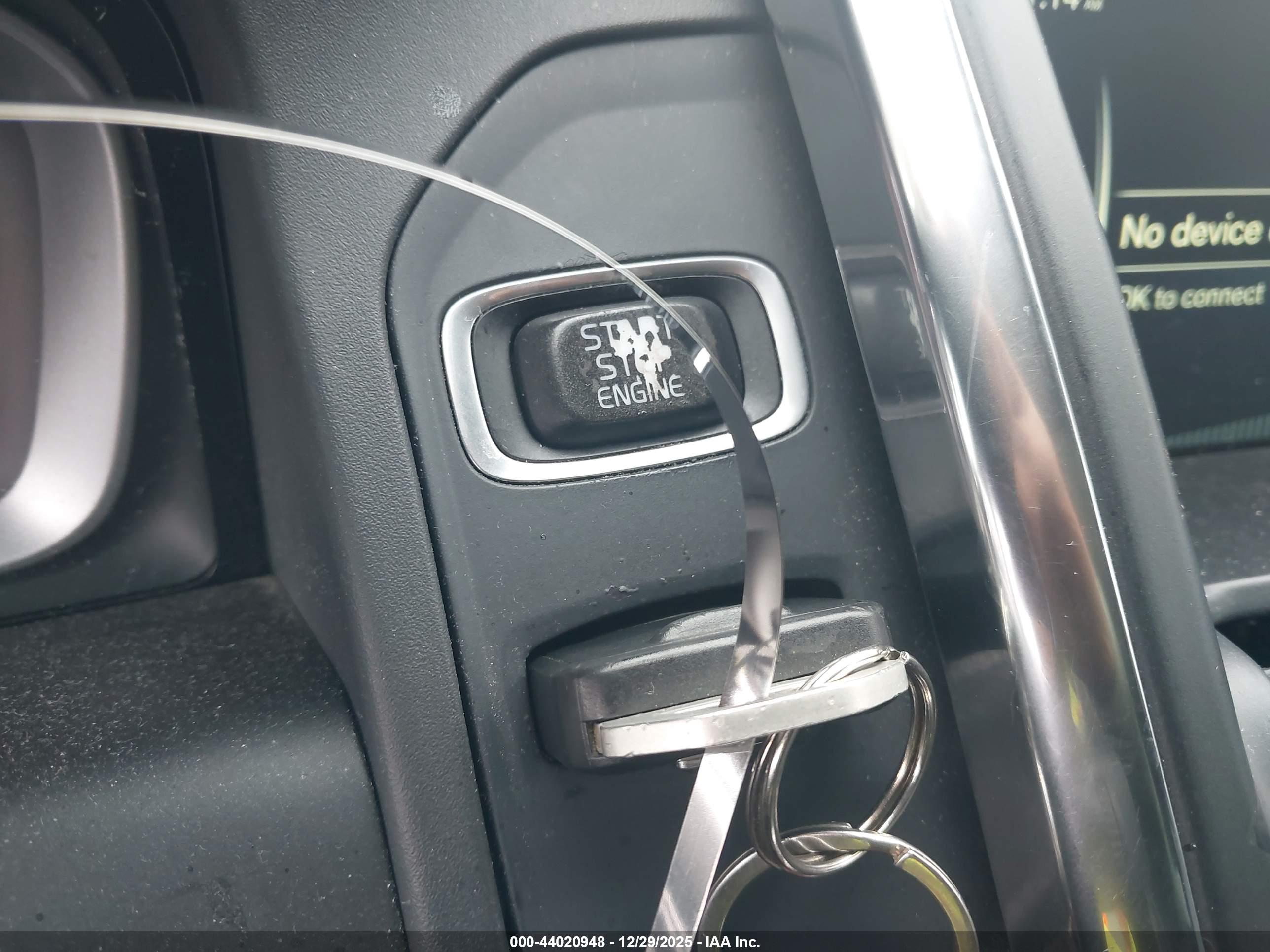 VOLVO XC60 image 11