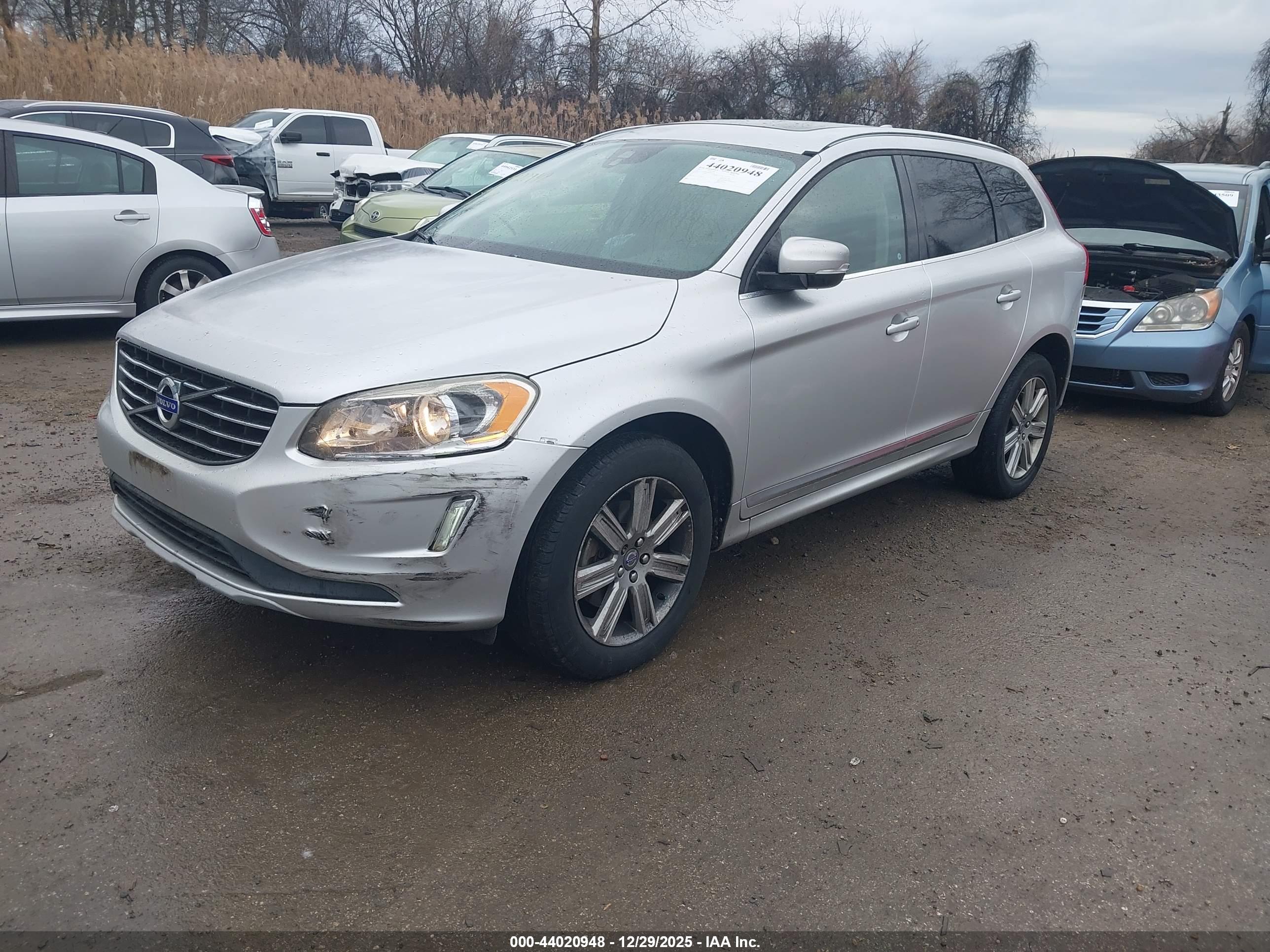VOLVO XC60 image 2