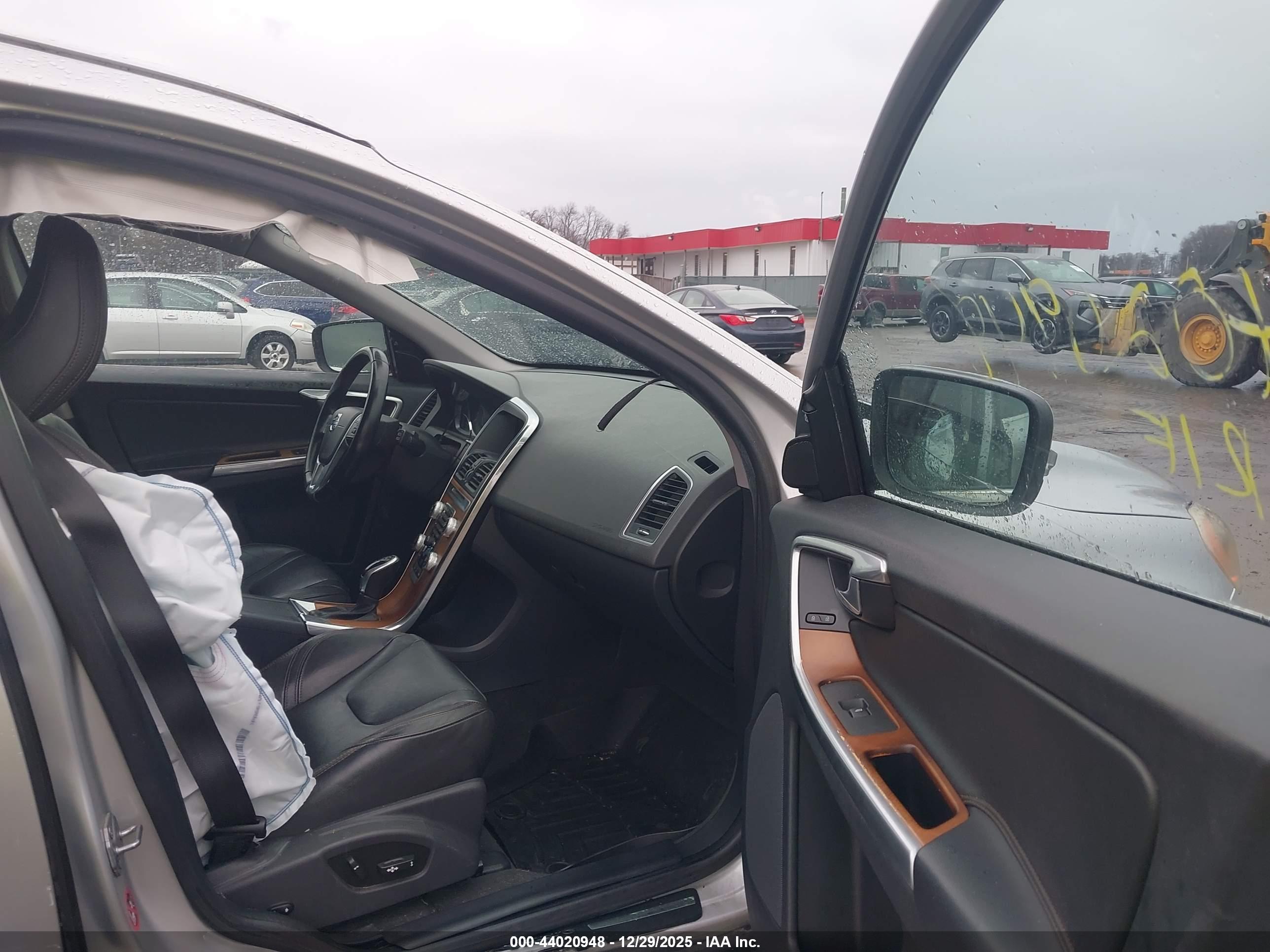 VOLVO XC60 image 5