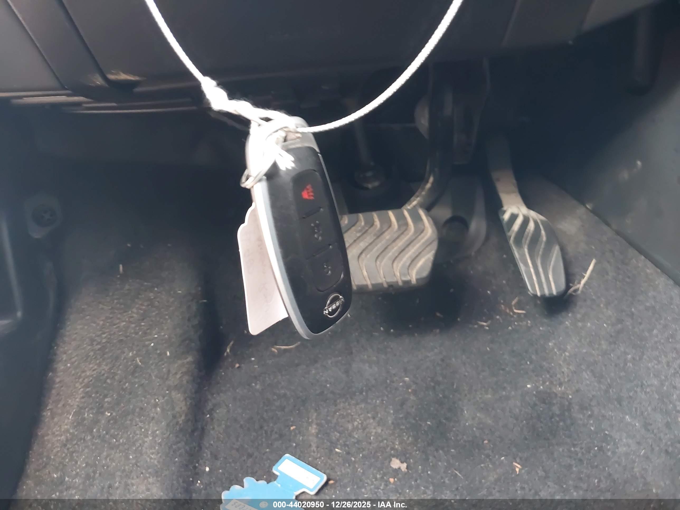NISSAN ROGUE image 11