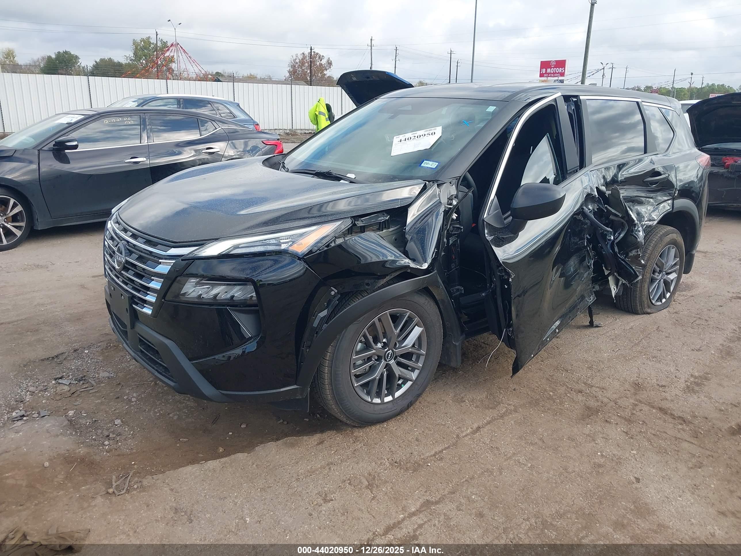 NISSAN ROGUE image 2