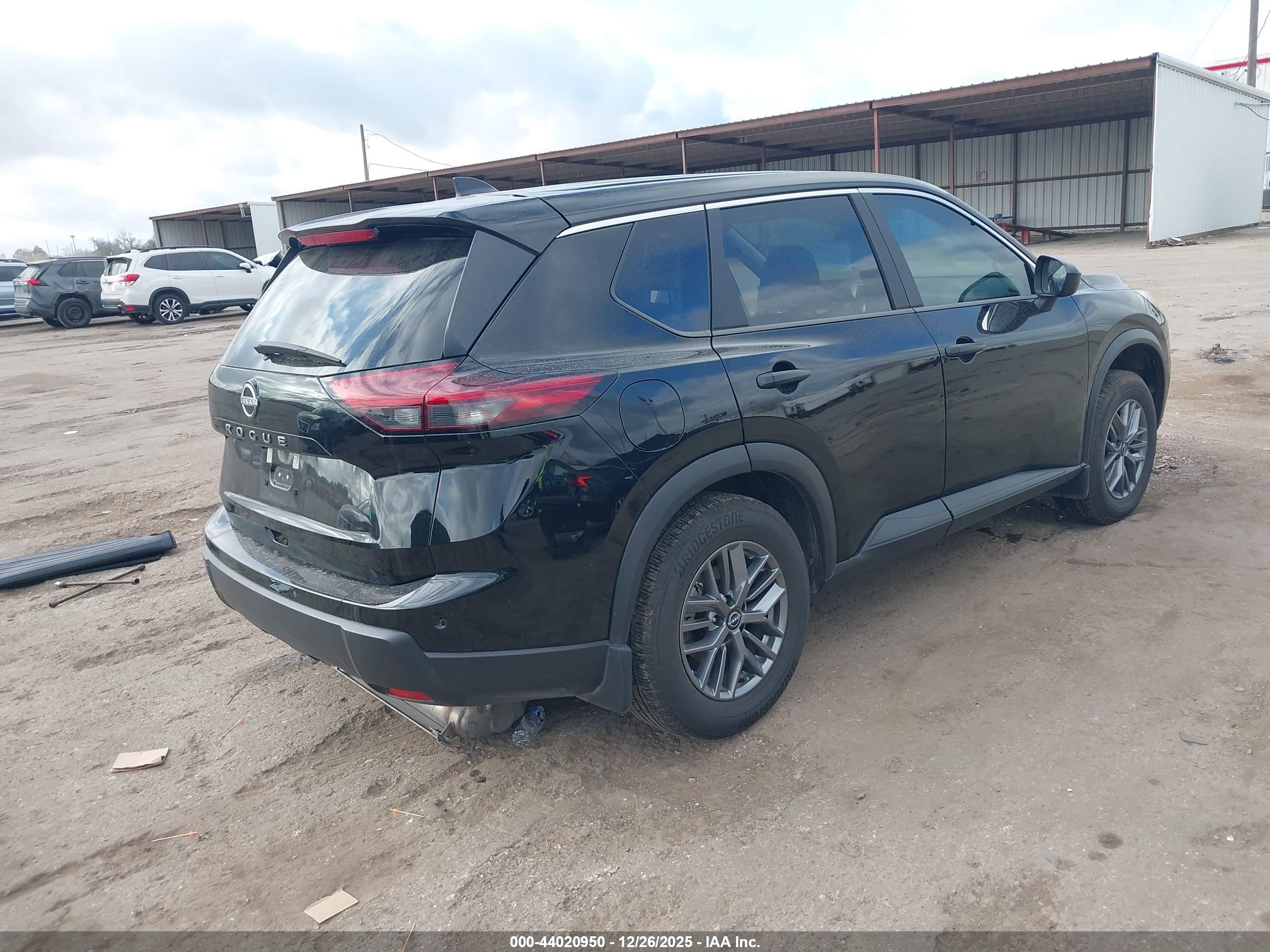 NISSAN ROGUE image 4