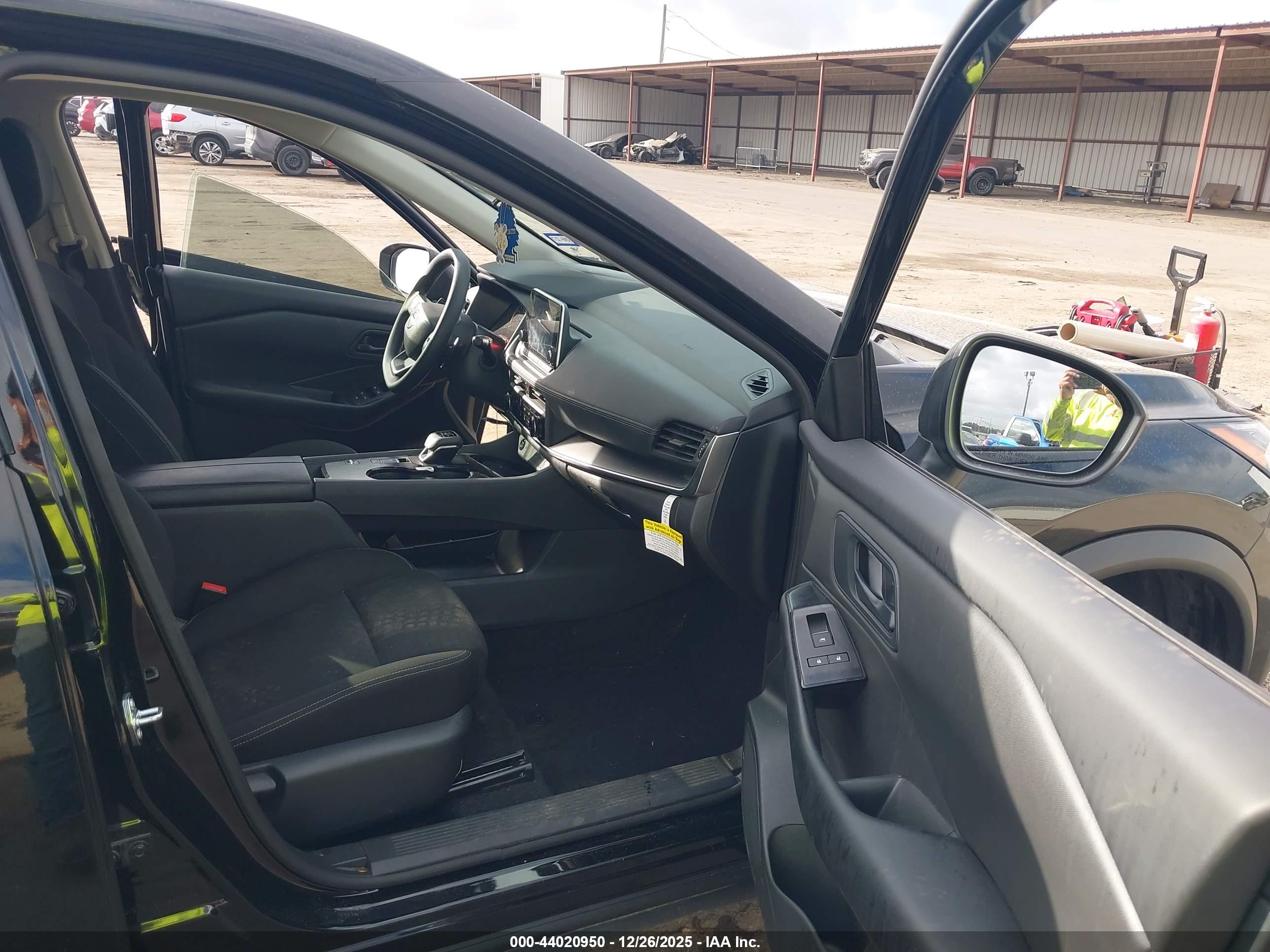 NISSAN ROGUE image 5