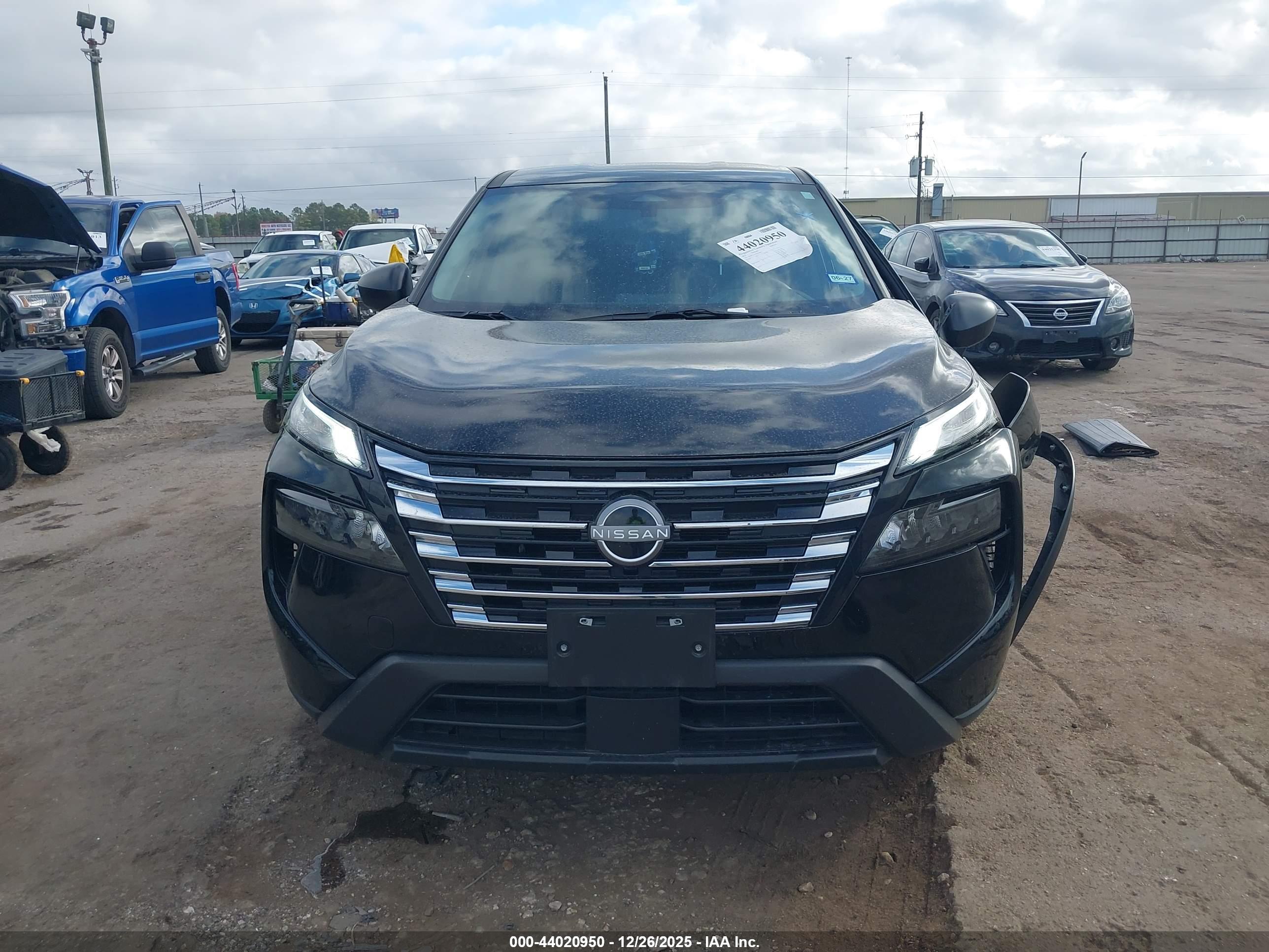 NISSAN ROGUE image 6