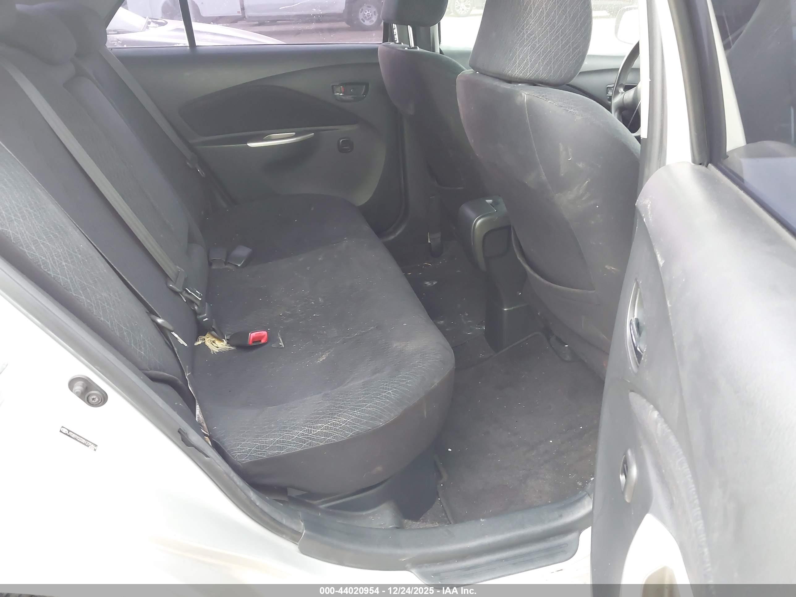 TOYOTA YARIS image 8
