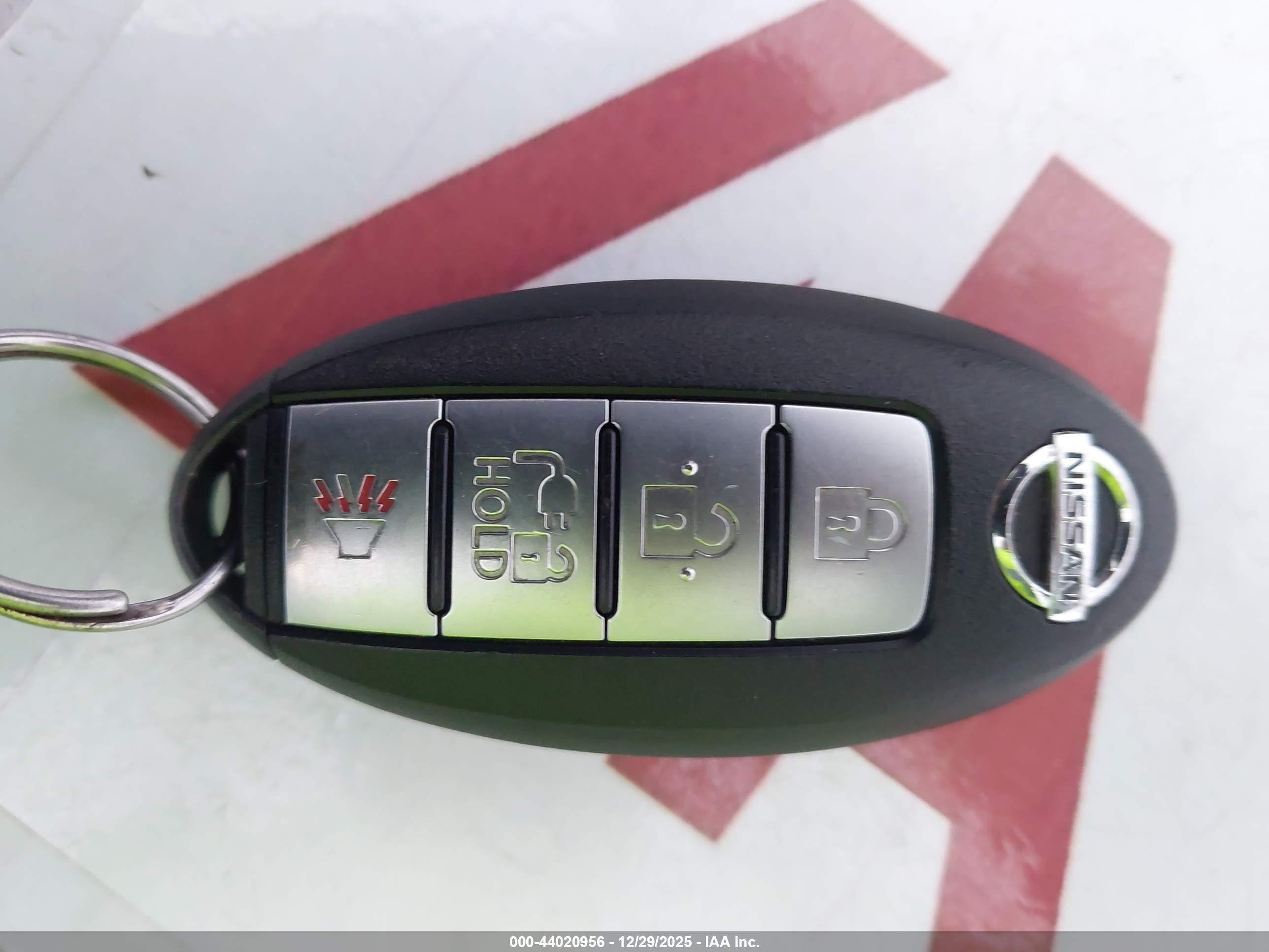 NISSAN LEAF image 11