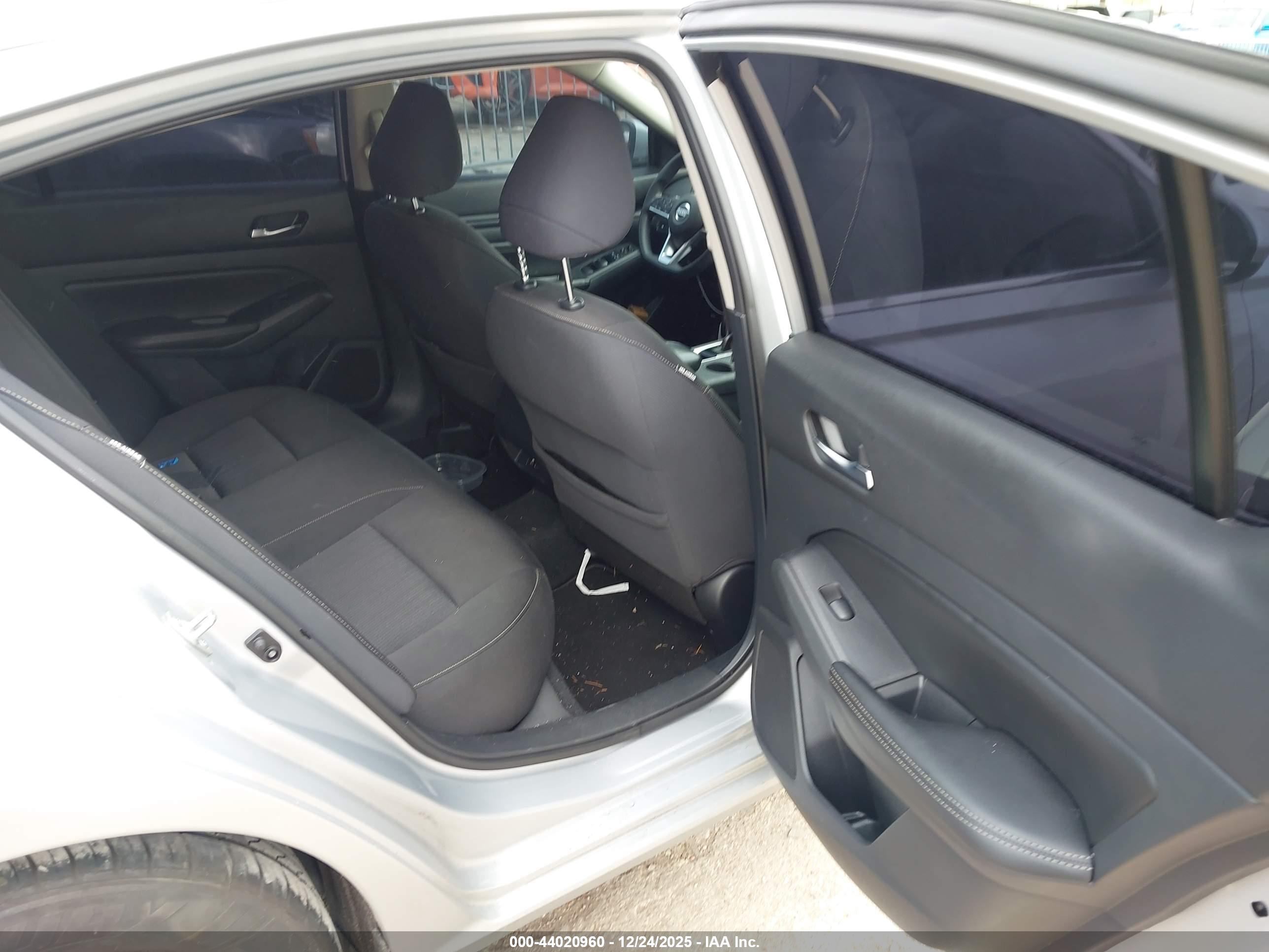 NISSAN ALTIMA image 8