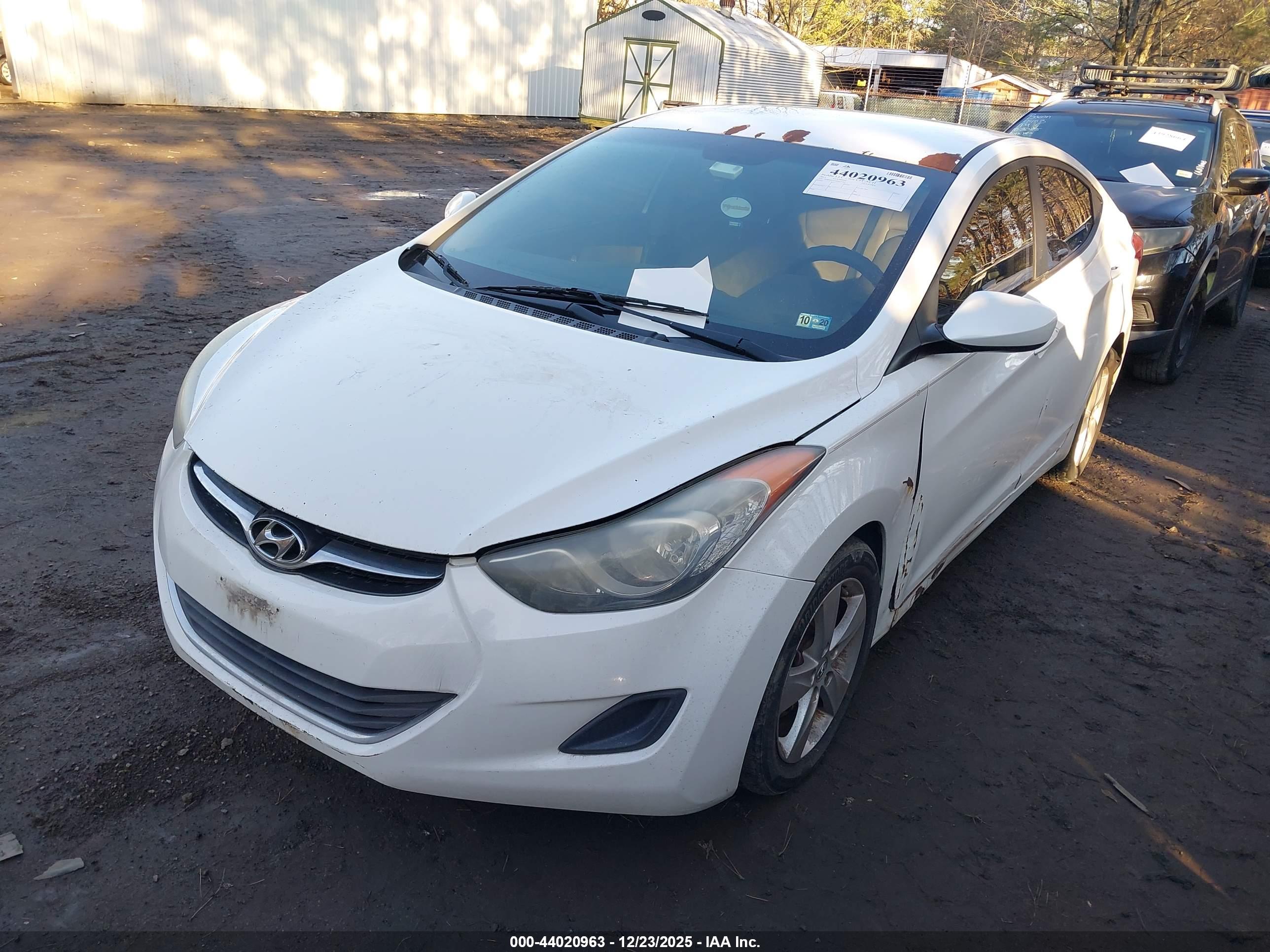HYUNDAI ELANTRA image 2