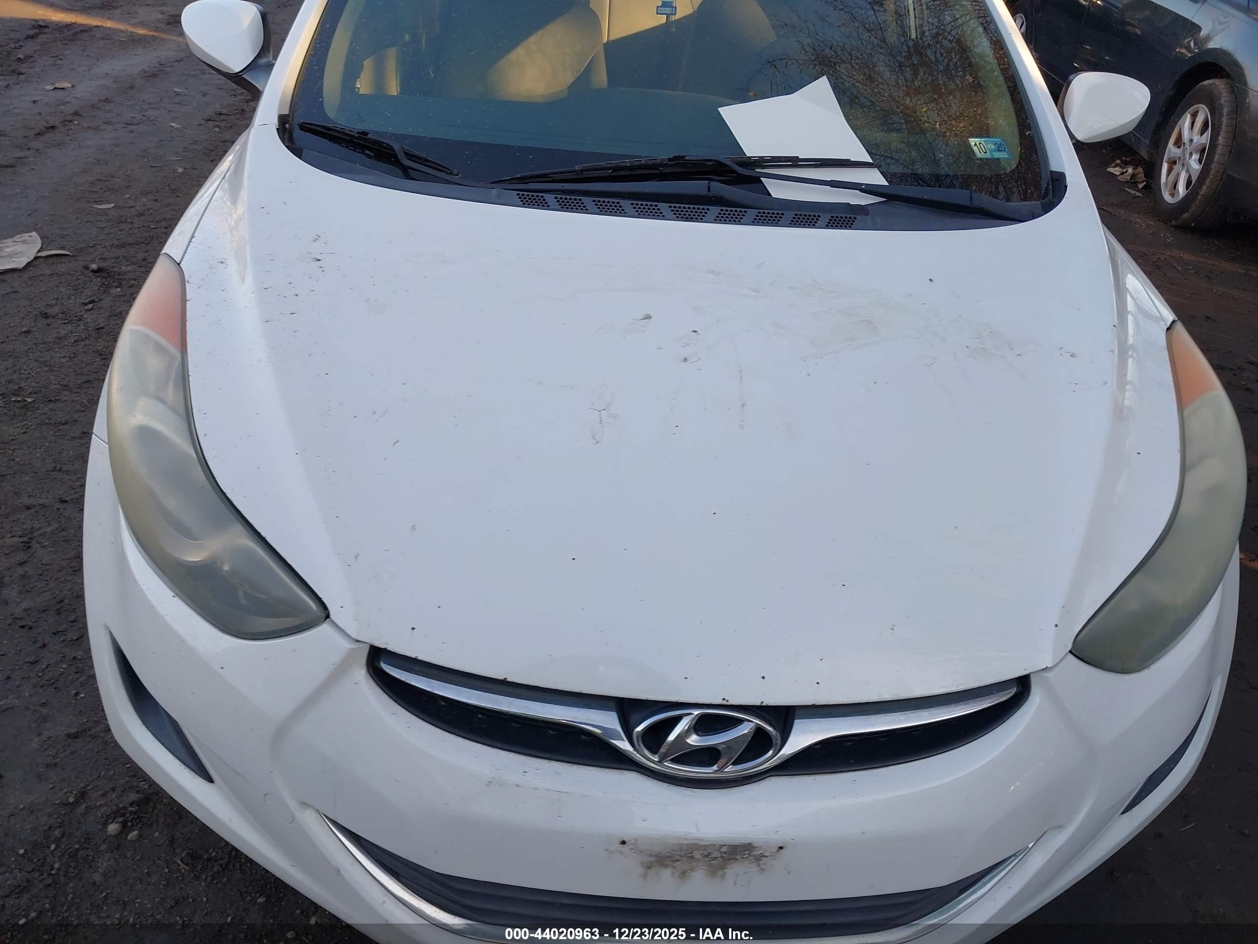 HYUNDAI ELANTRA image 6