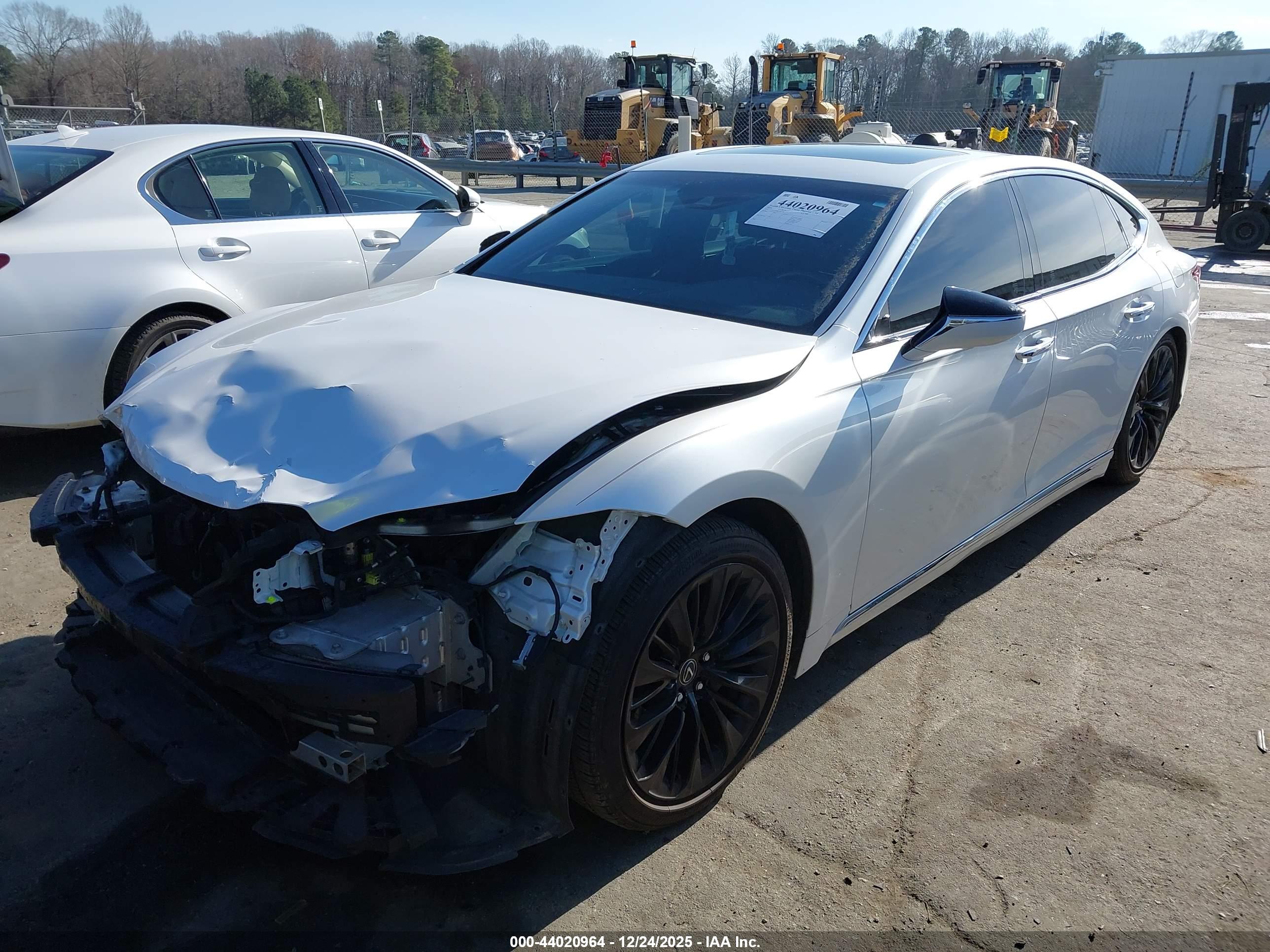 LEXUS LS image 2