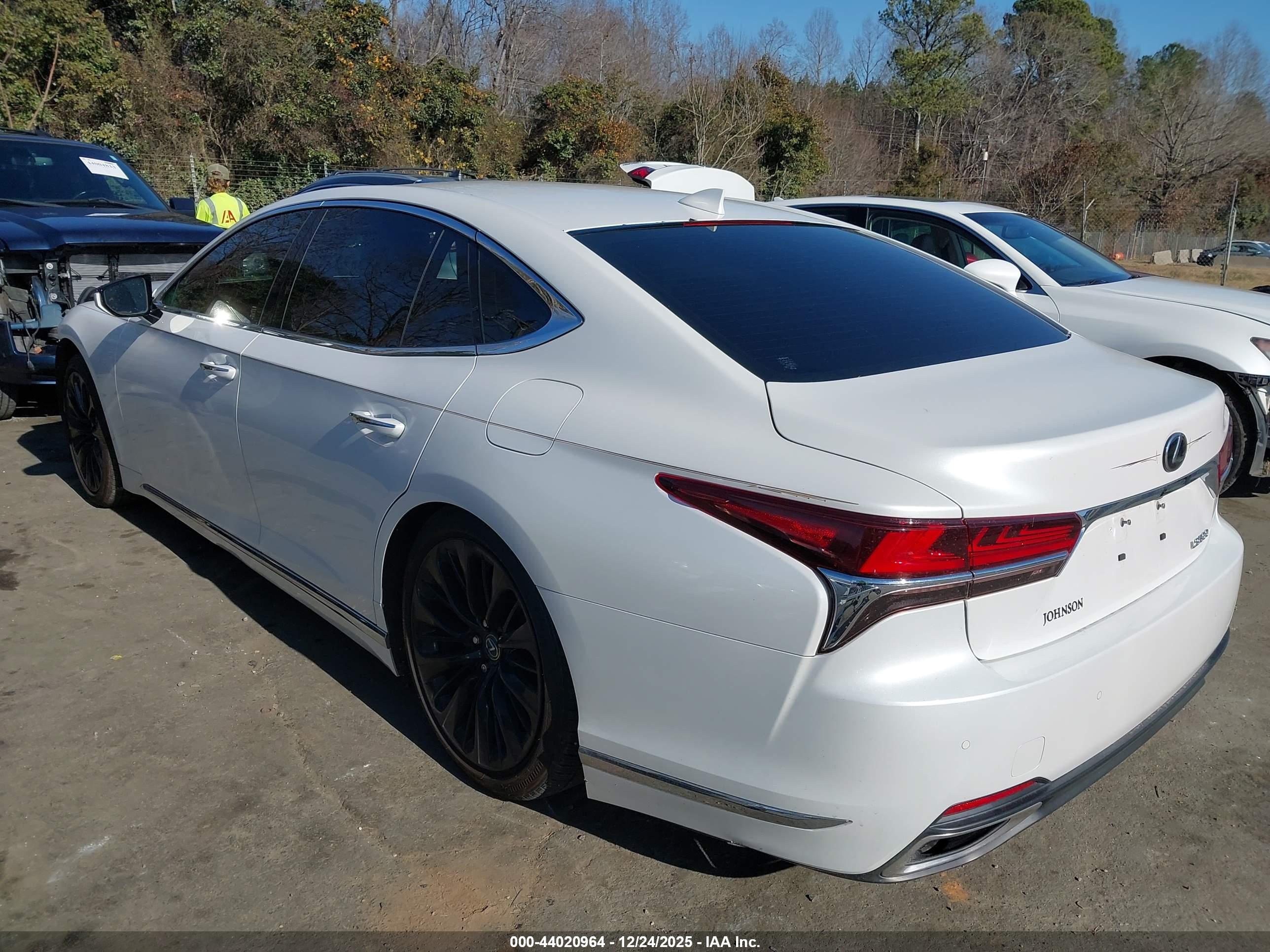 LEXUS LS image 3