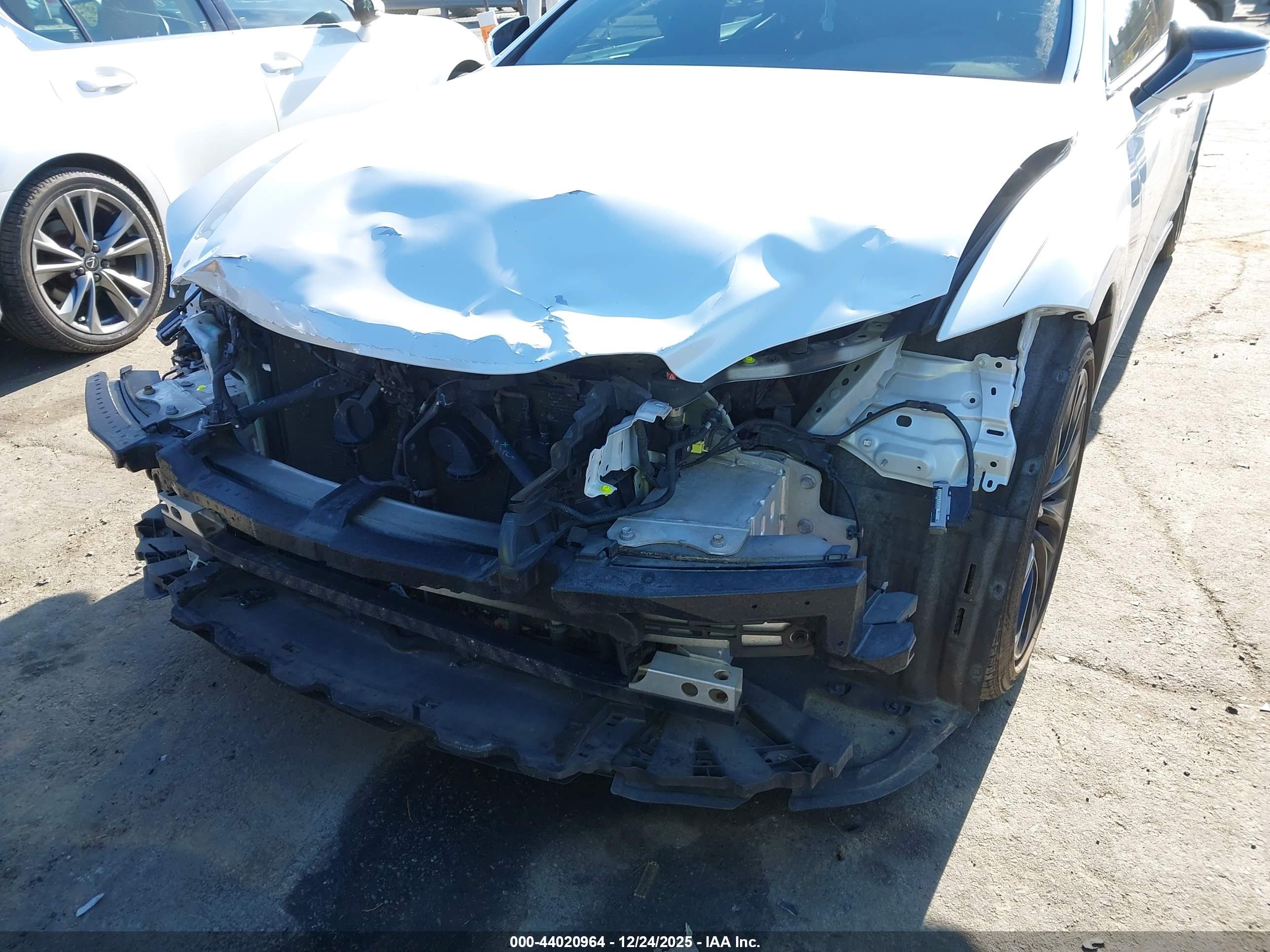 LEXUS LS image 6
