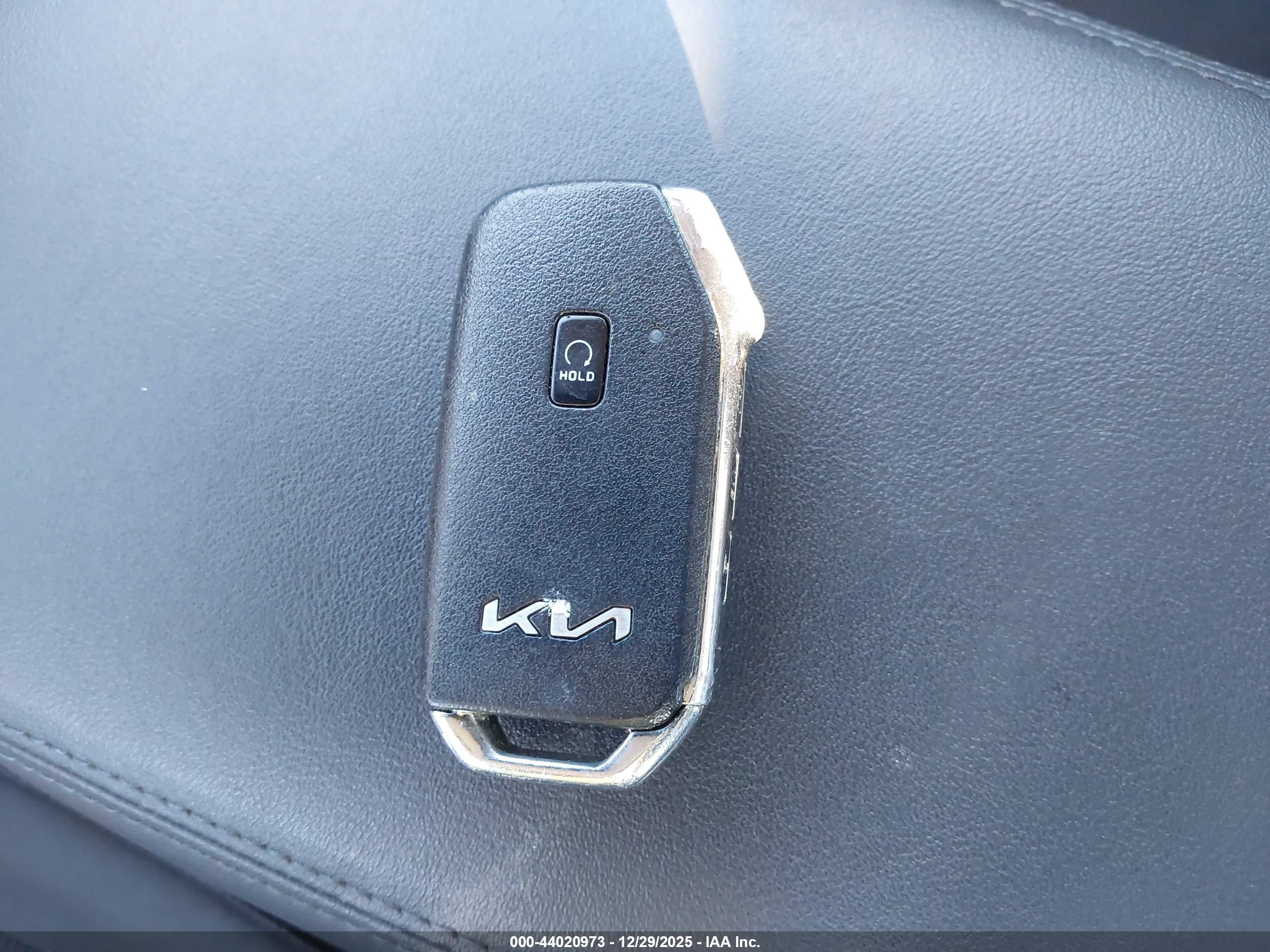 KIA K5 image 11