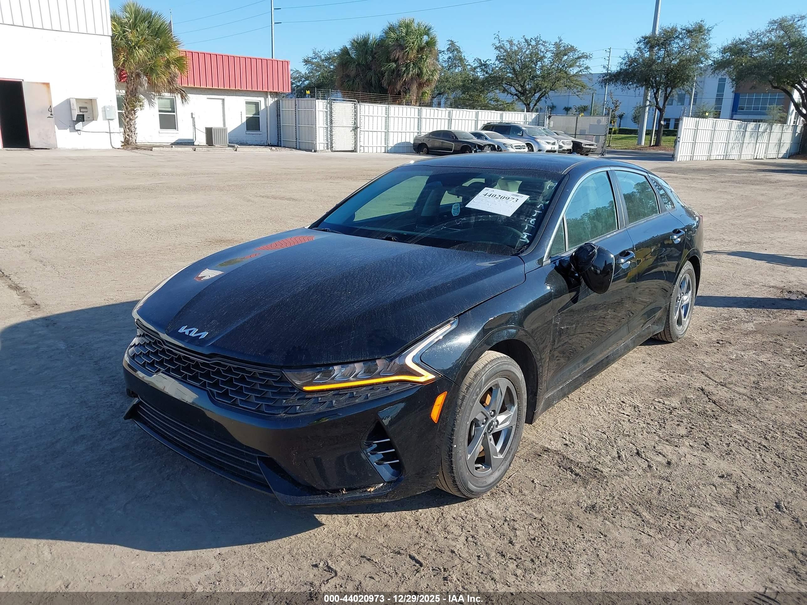KIA K5 image 2