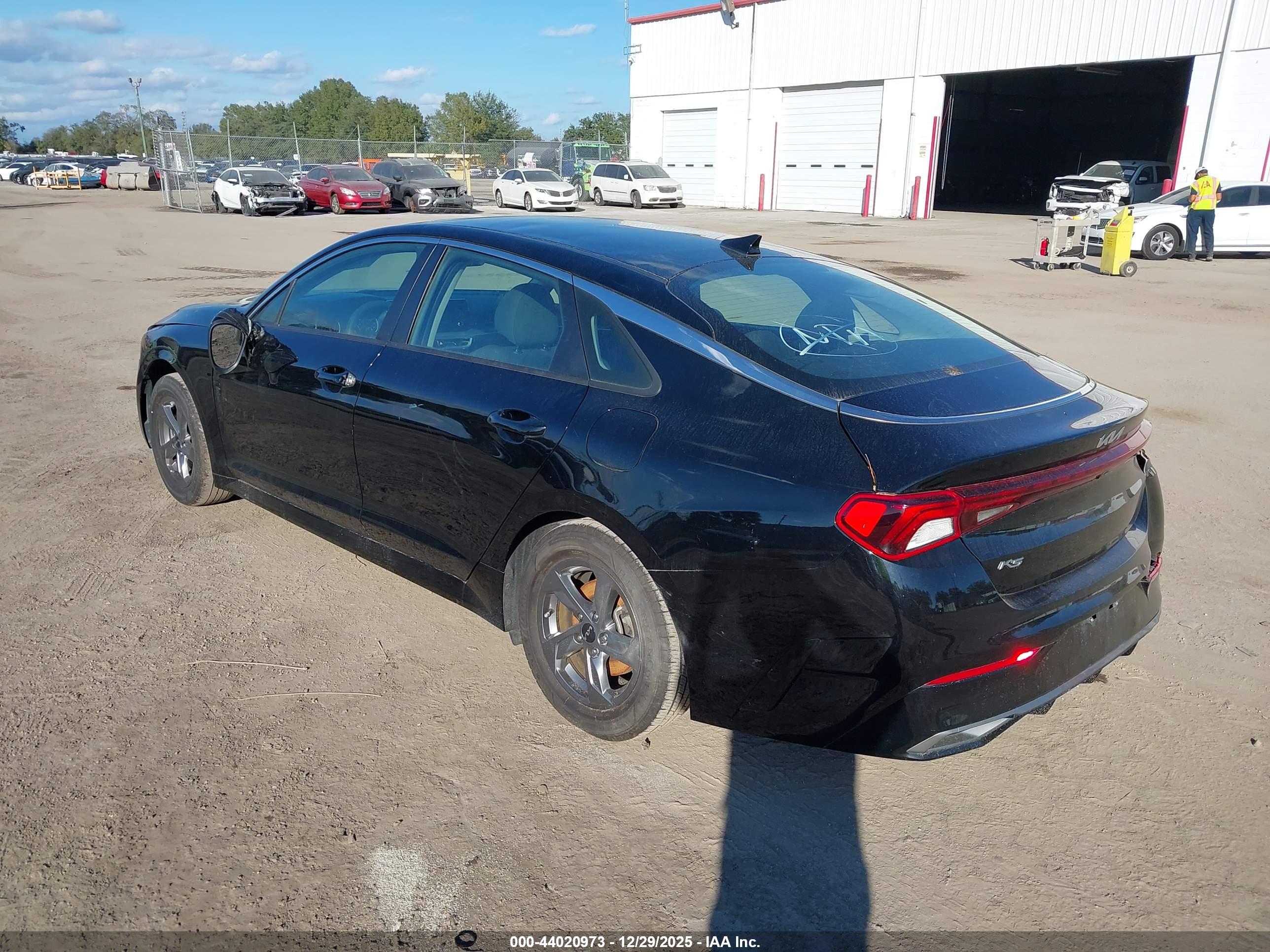 KIA K5 image 3
