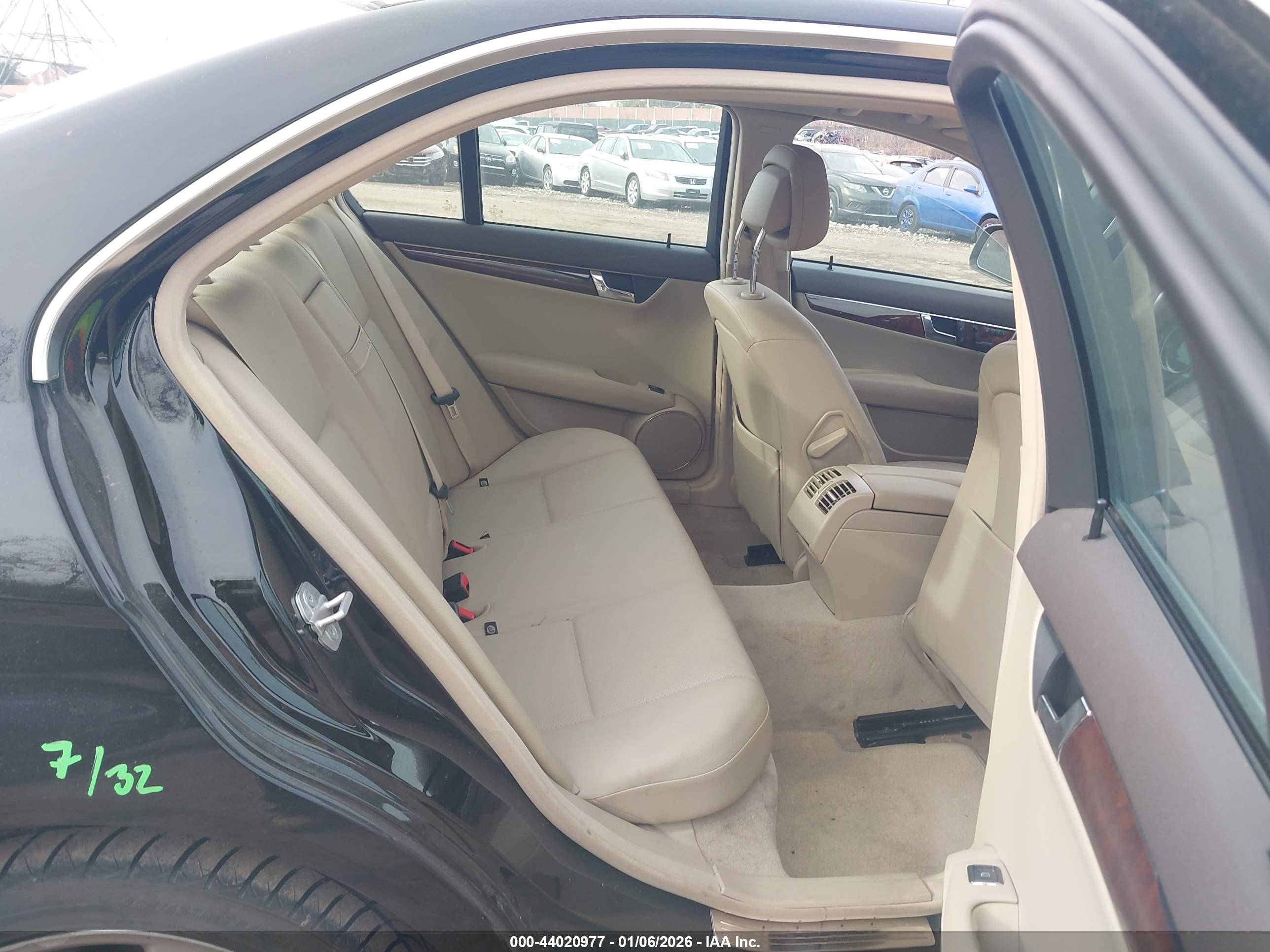MERCEDES-BENZ C image 8