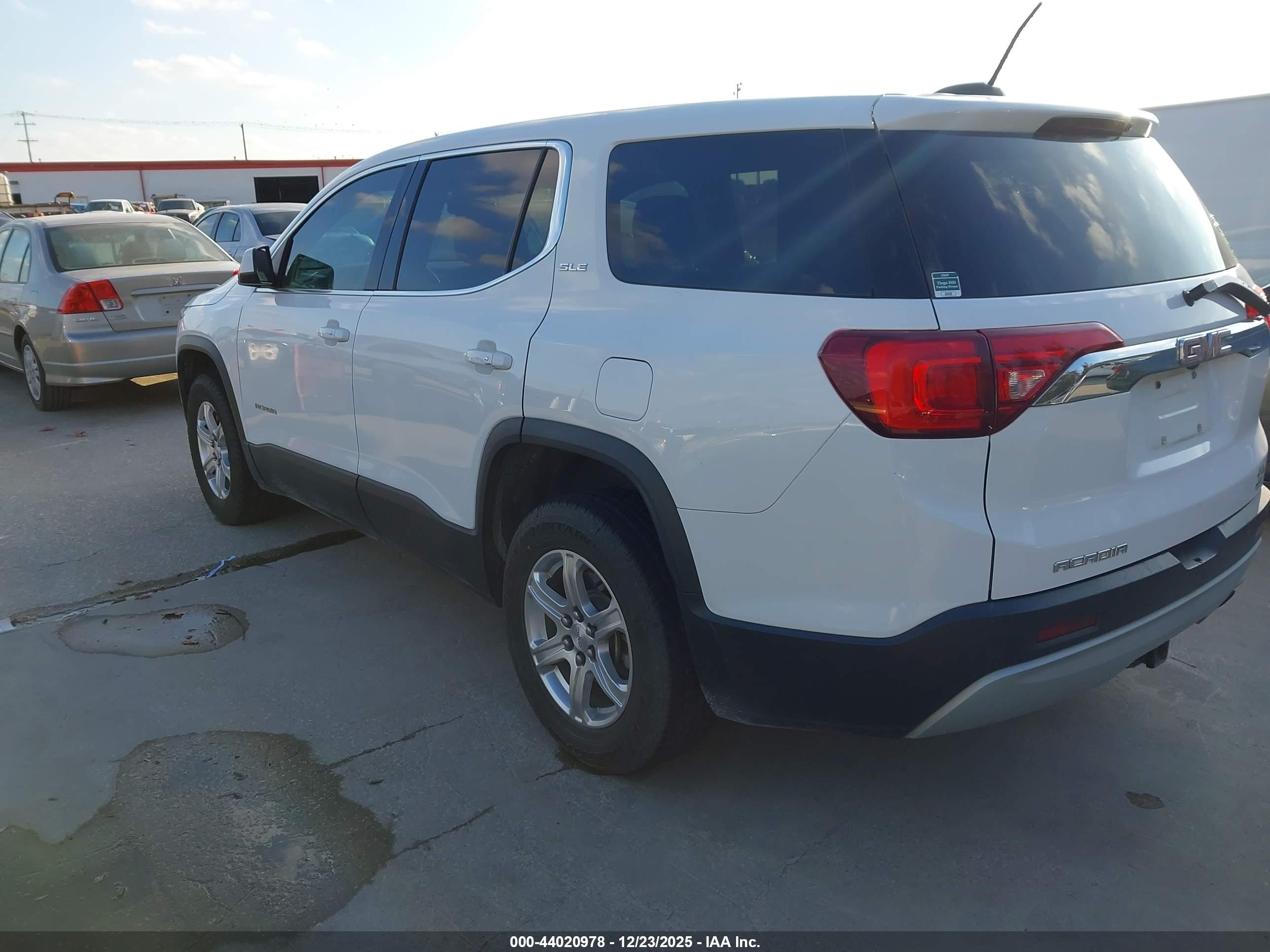 GMC ACADIA image 3