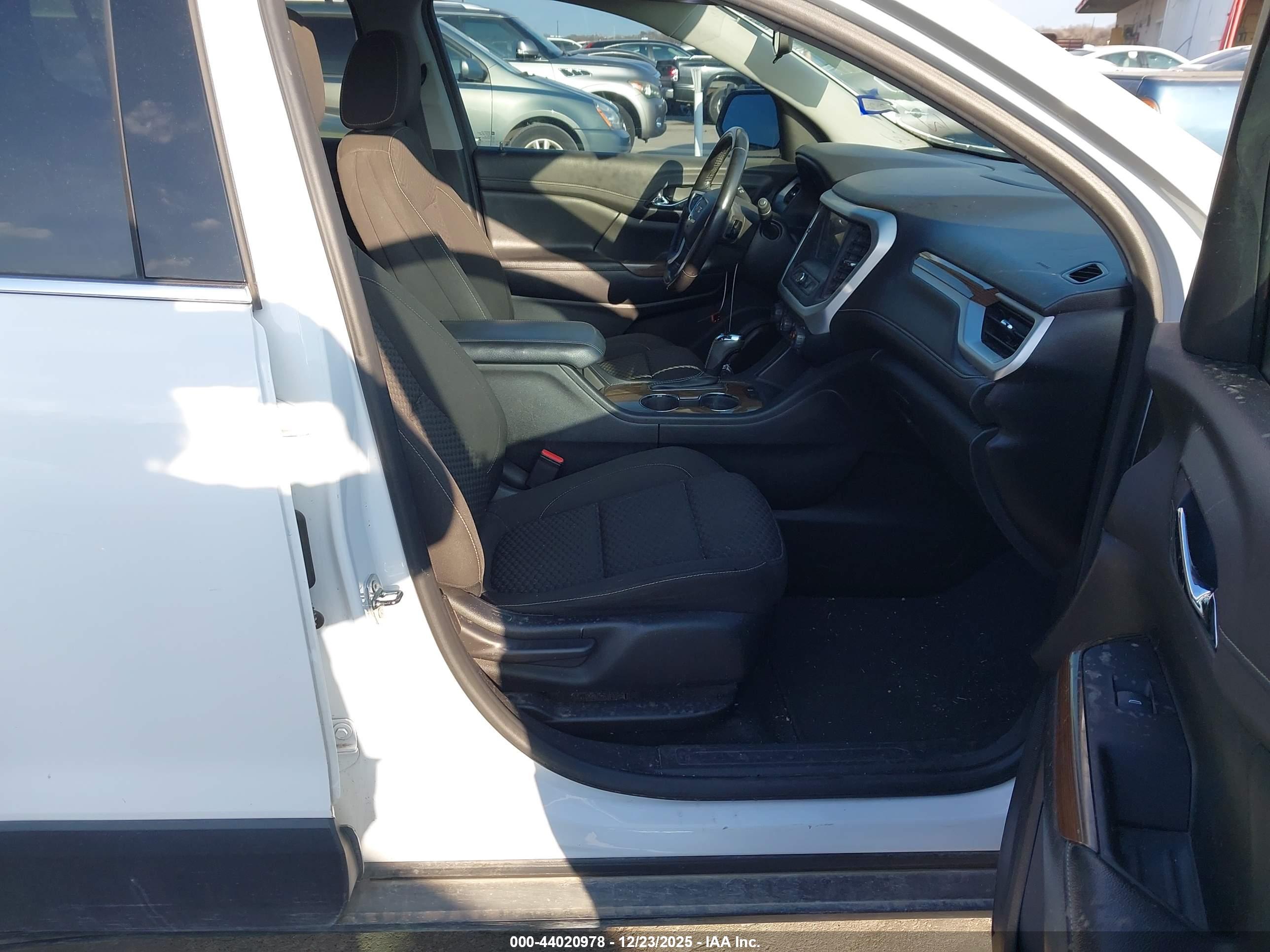 GMC ACADIA image 5