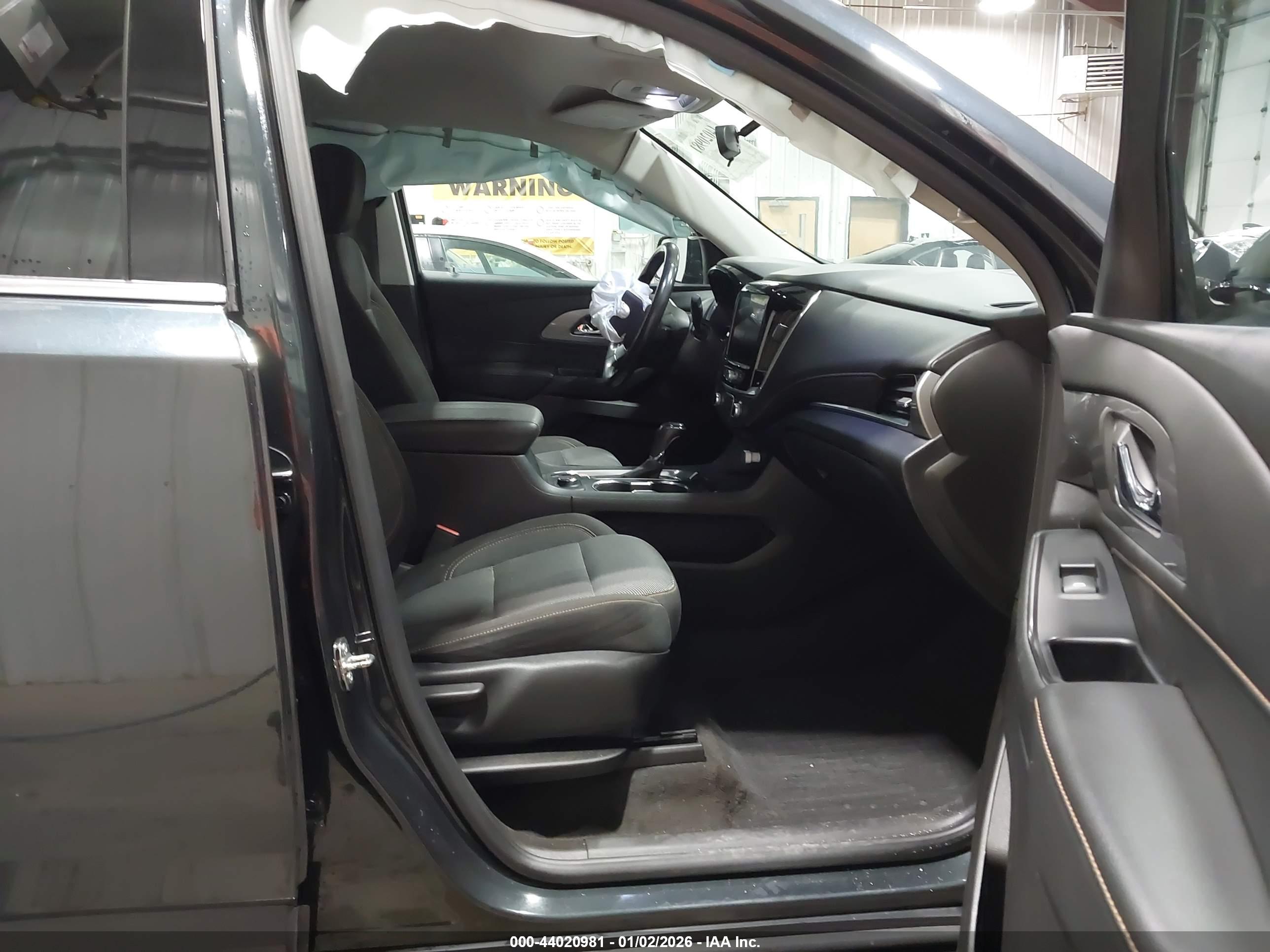 CHEVROLET TRAVERSE image 5