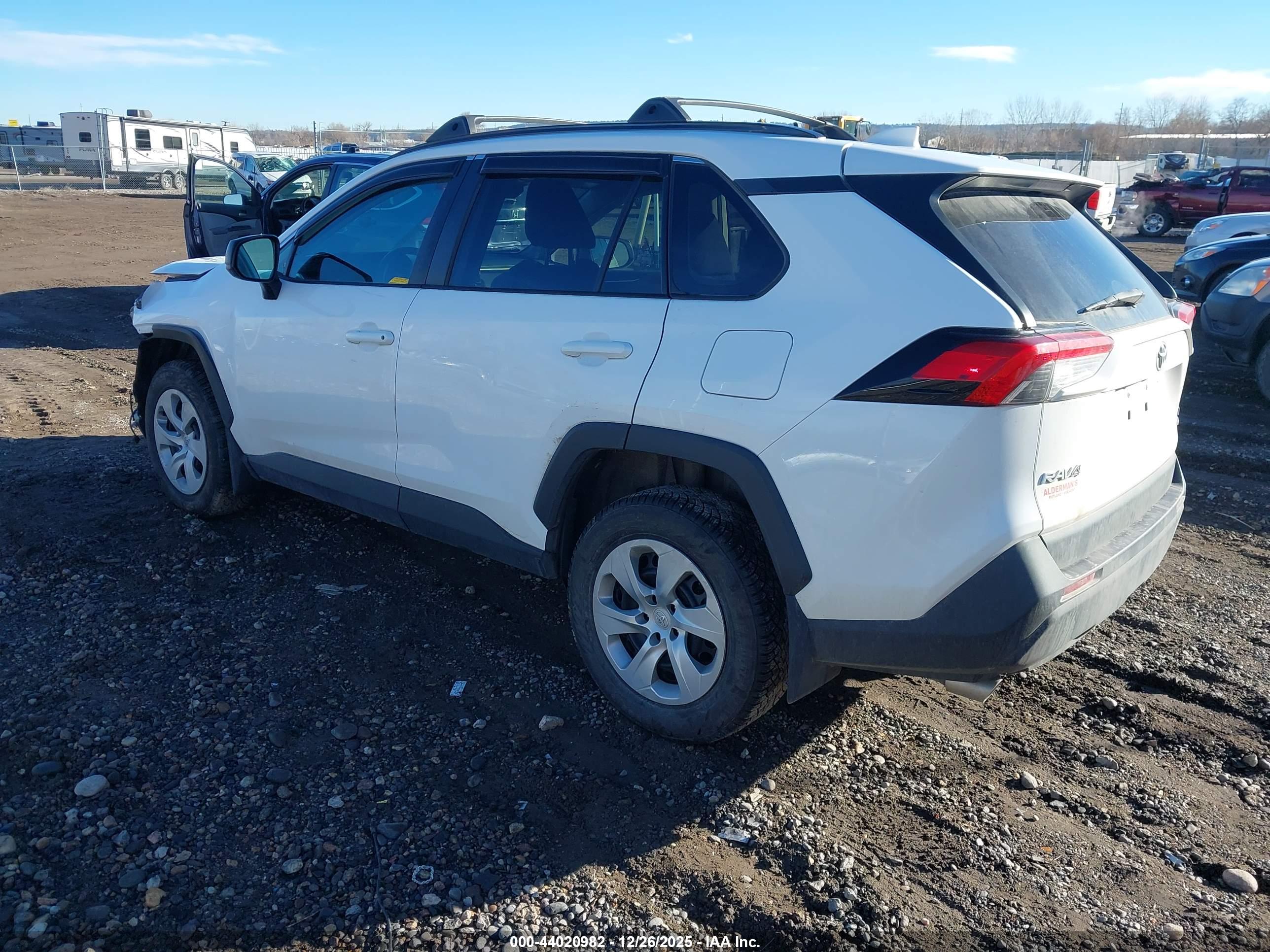 TOYOTA RAV4 image 3