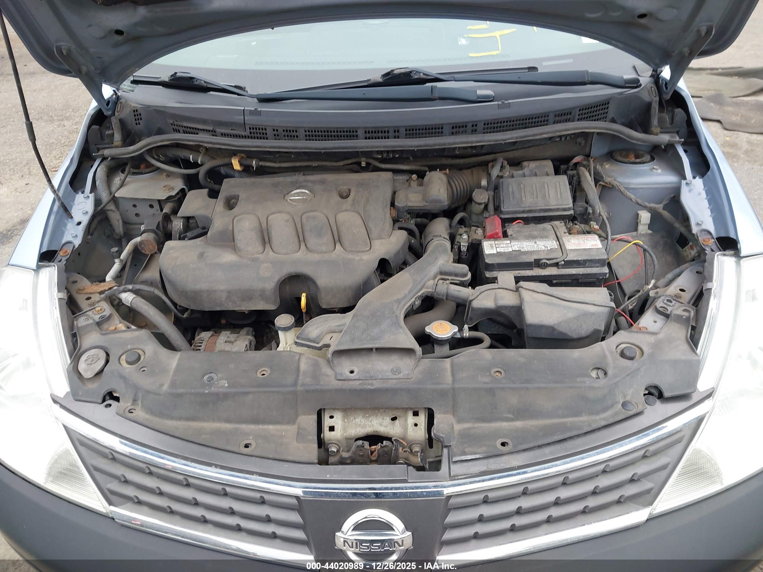 NISSAN VERSA image 10