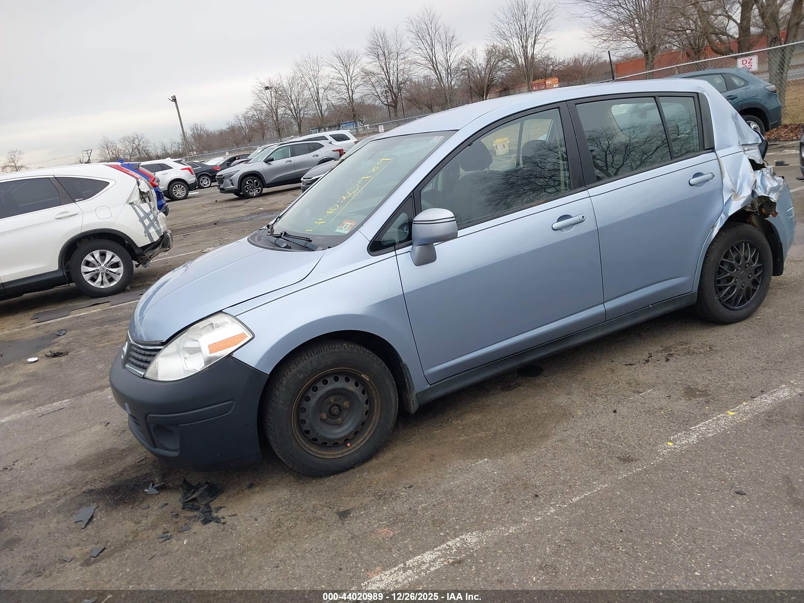 NISSAN VERSA image 2
