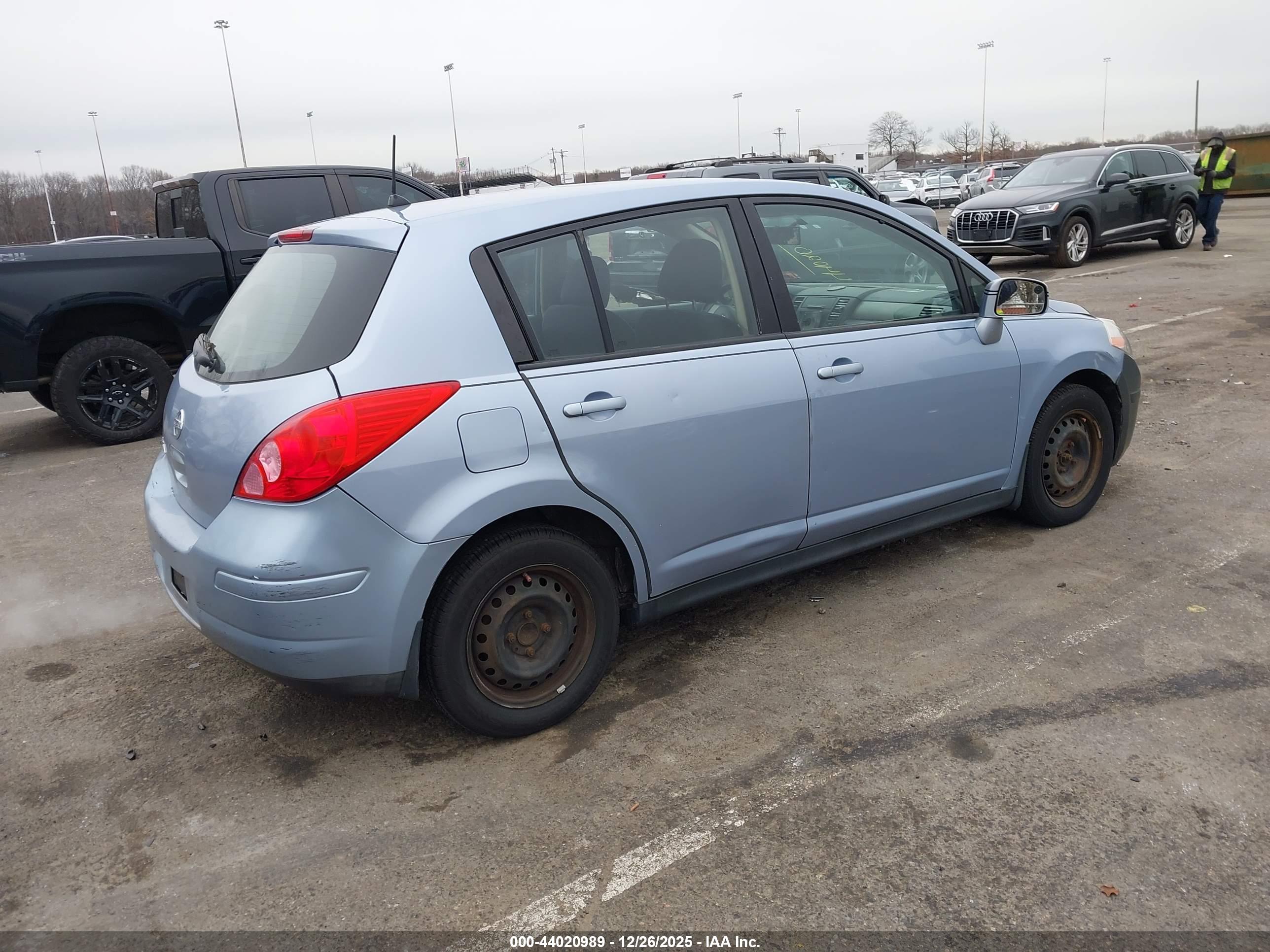NISSAN VERSA image 4