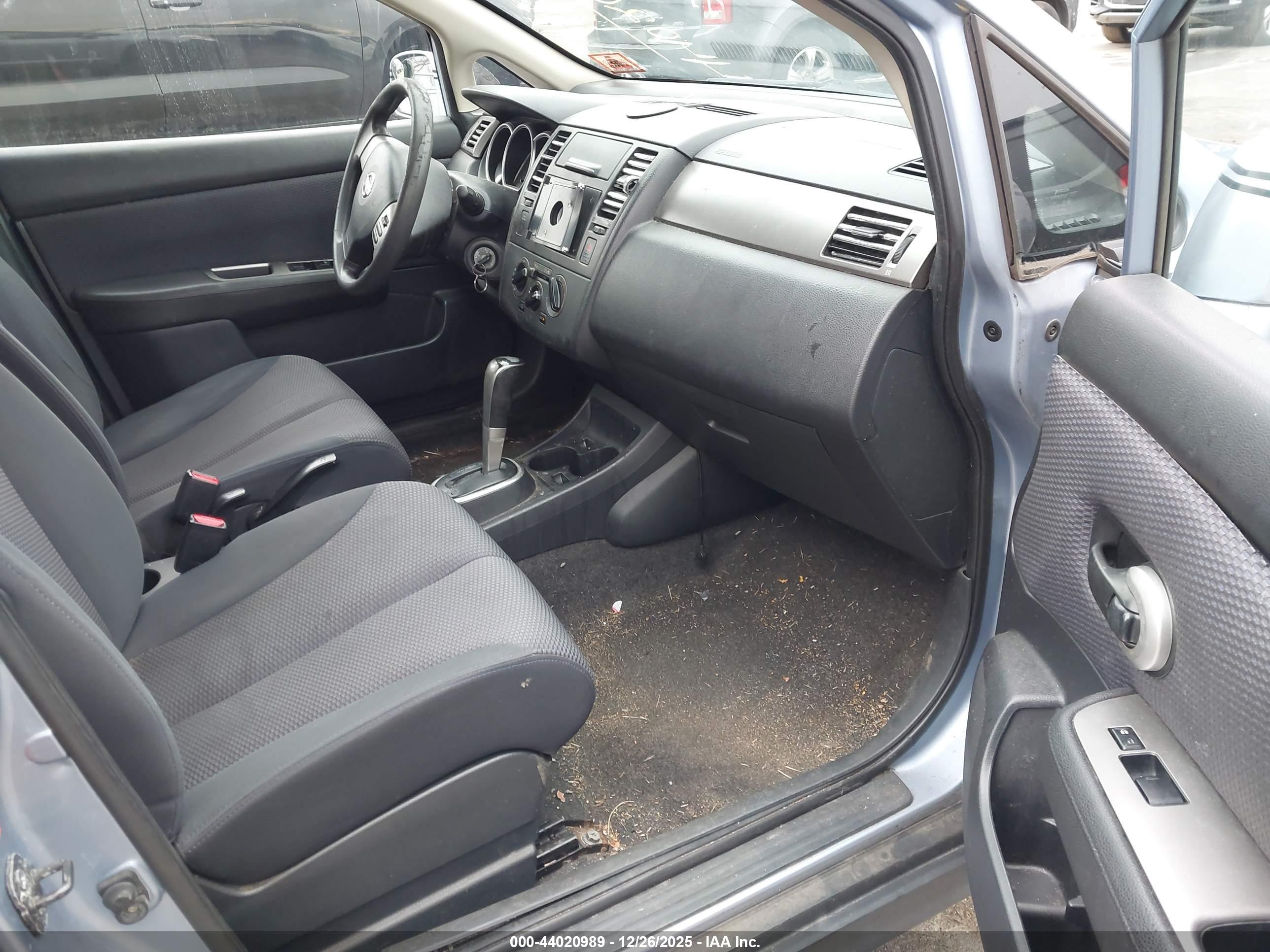 NISSAN VERSA image 5