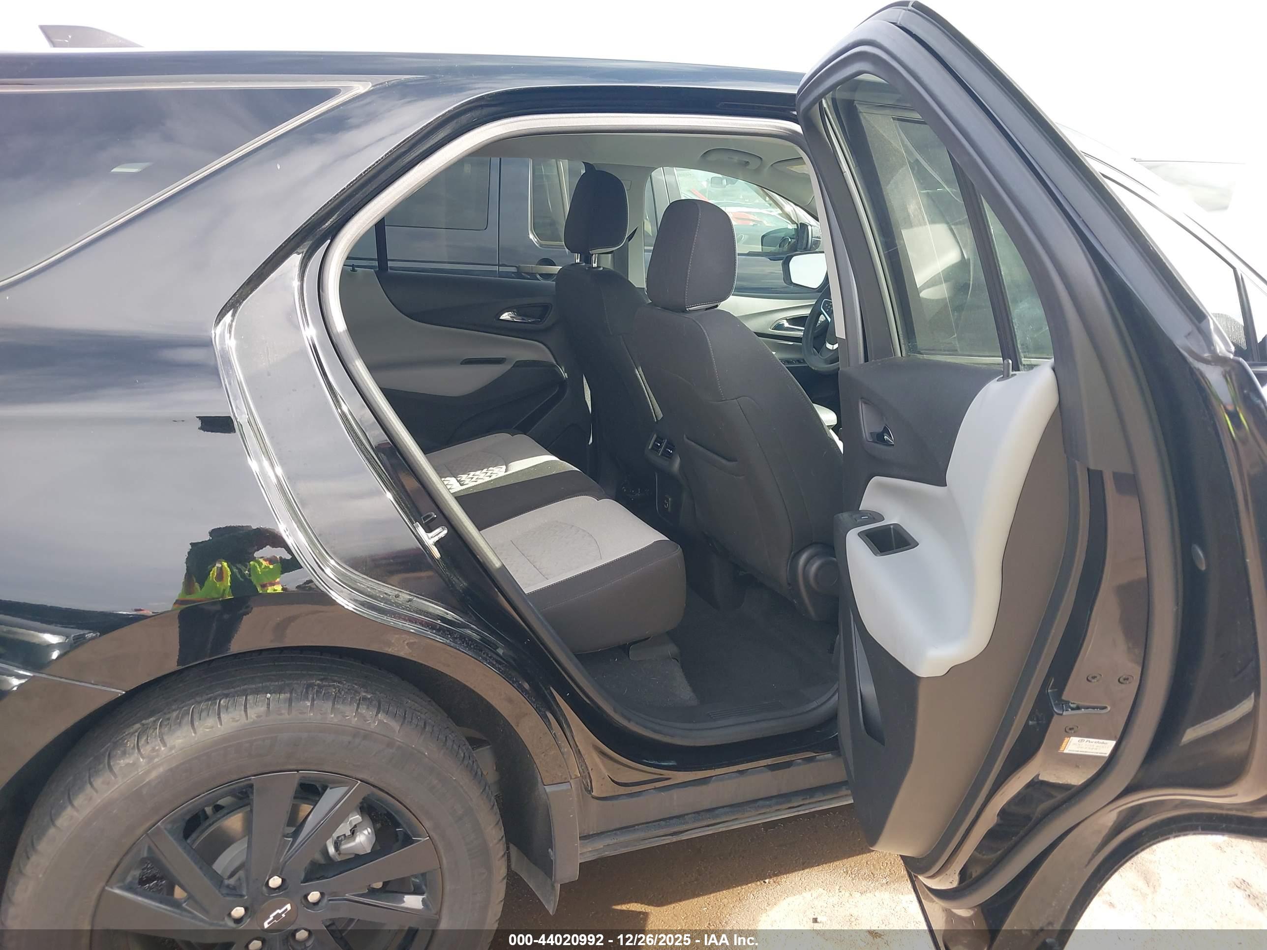 CHEVROLET EQUINOX image 8