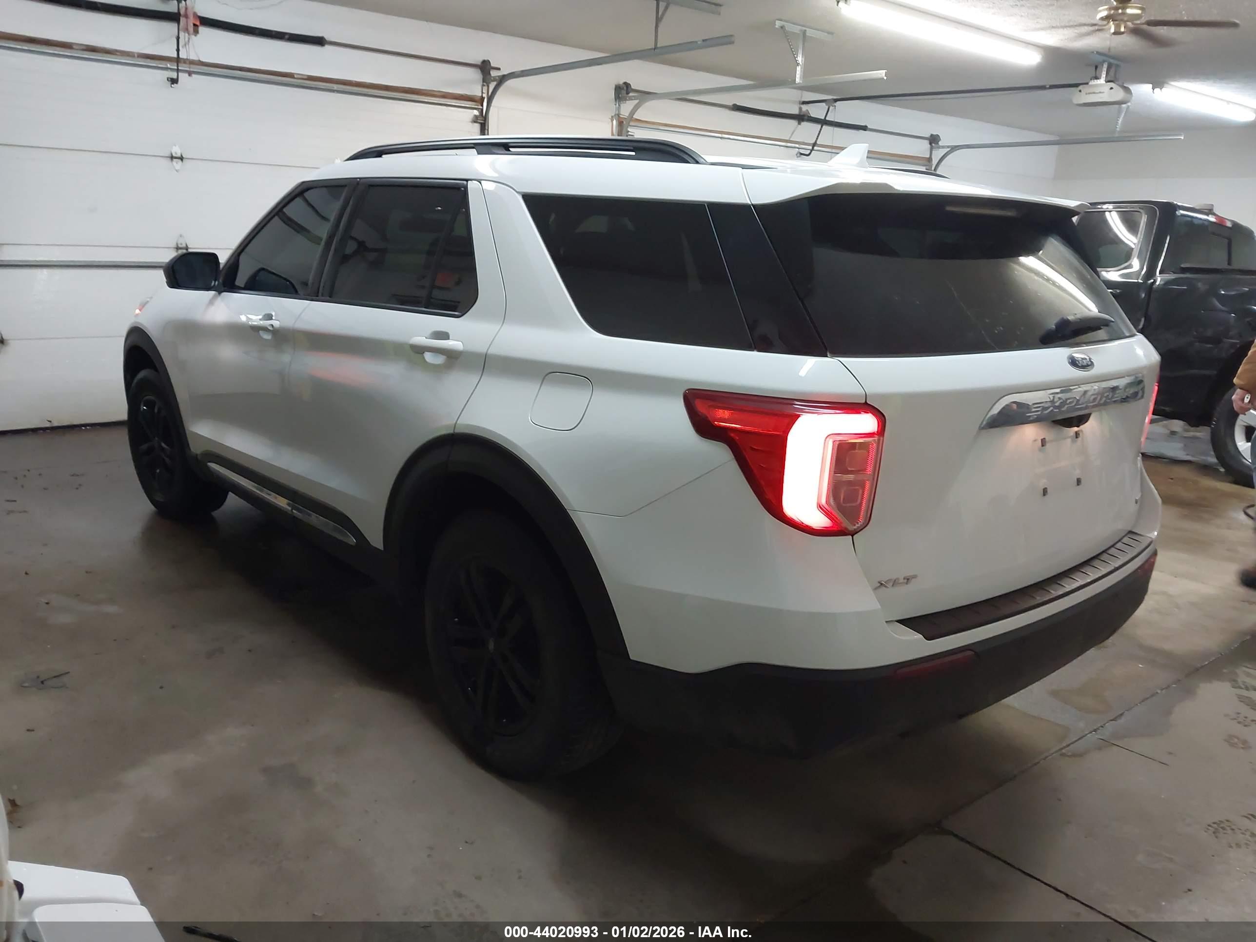 FORD EXPLORER image 3