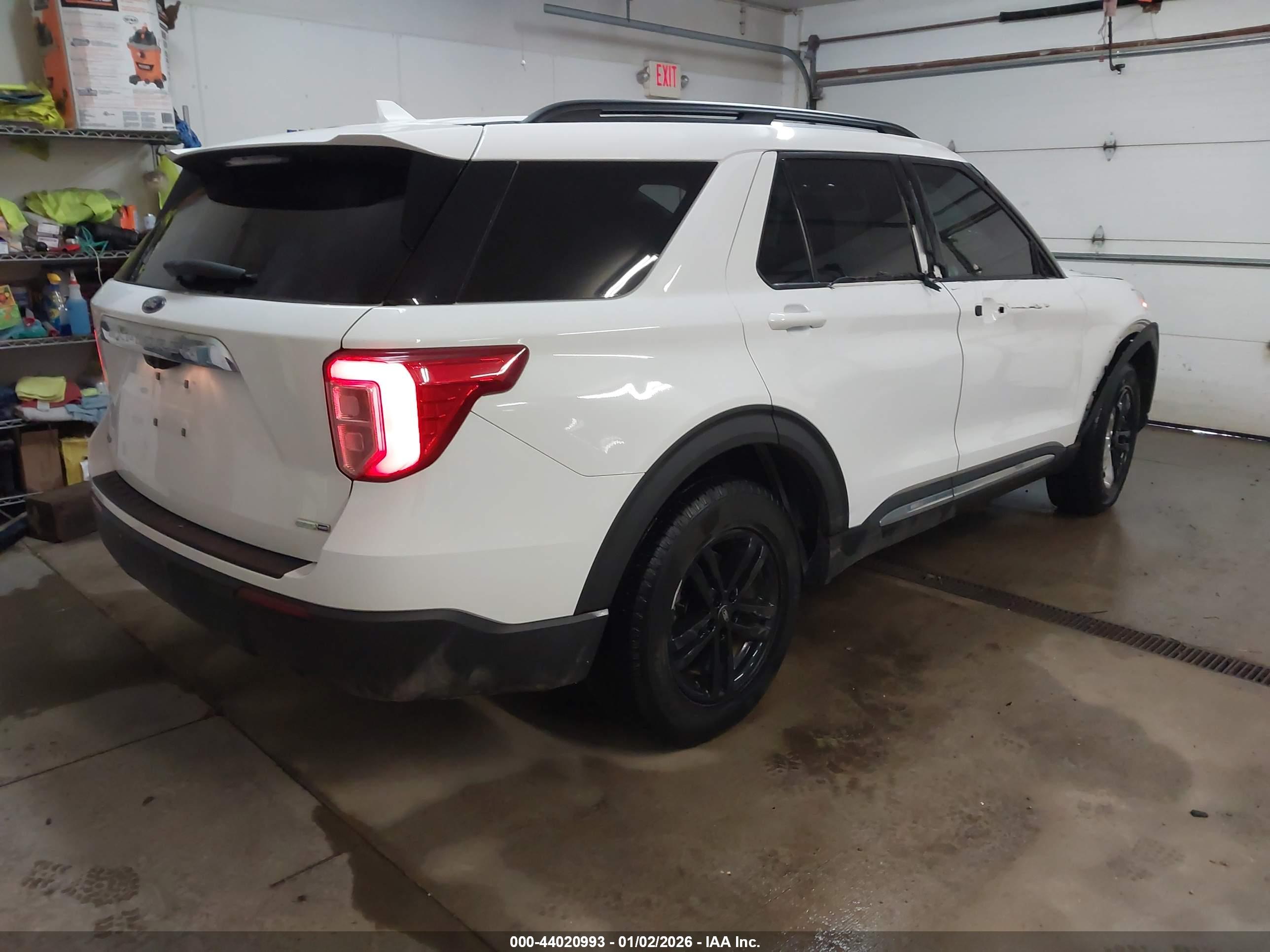 FORD EXPLORER image 4