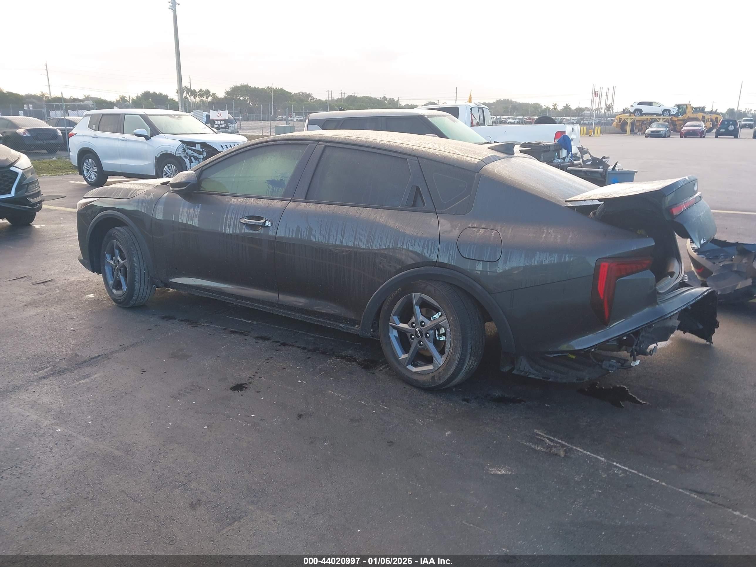 KIA K4 image 3