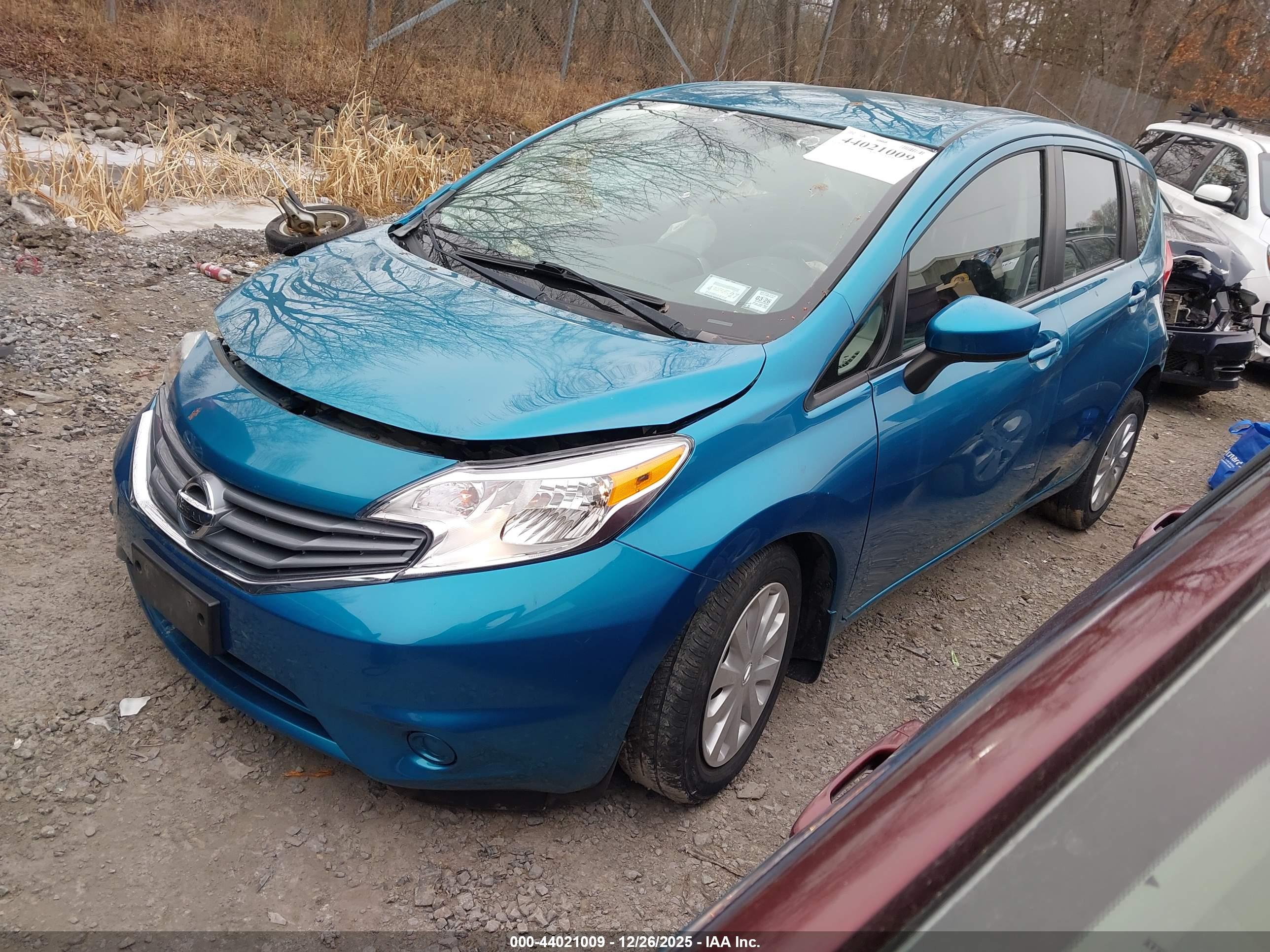 NISSAN VERSA image 2