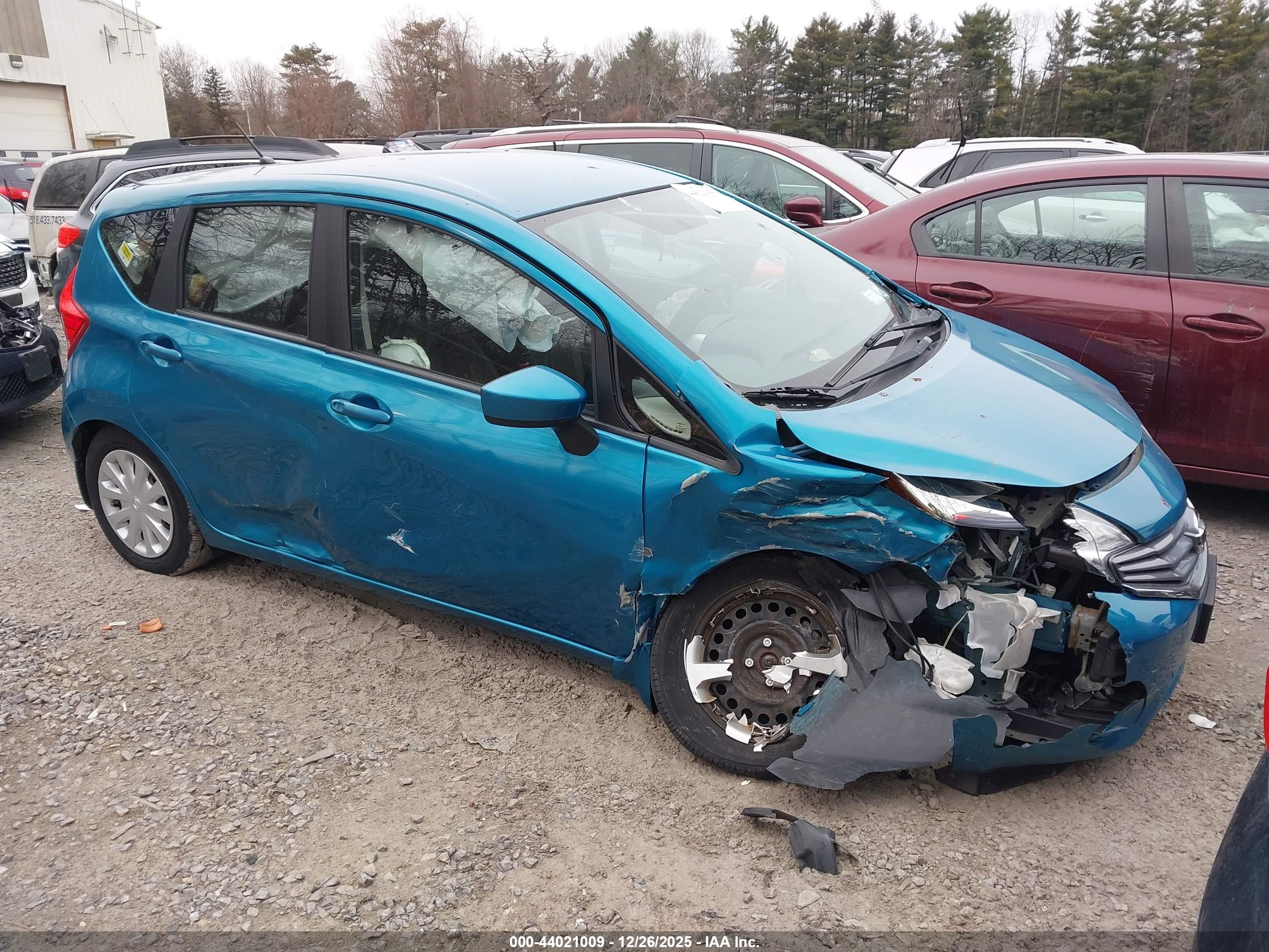 NISSAN VERSA image 6