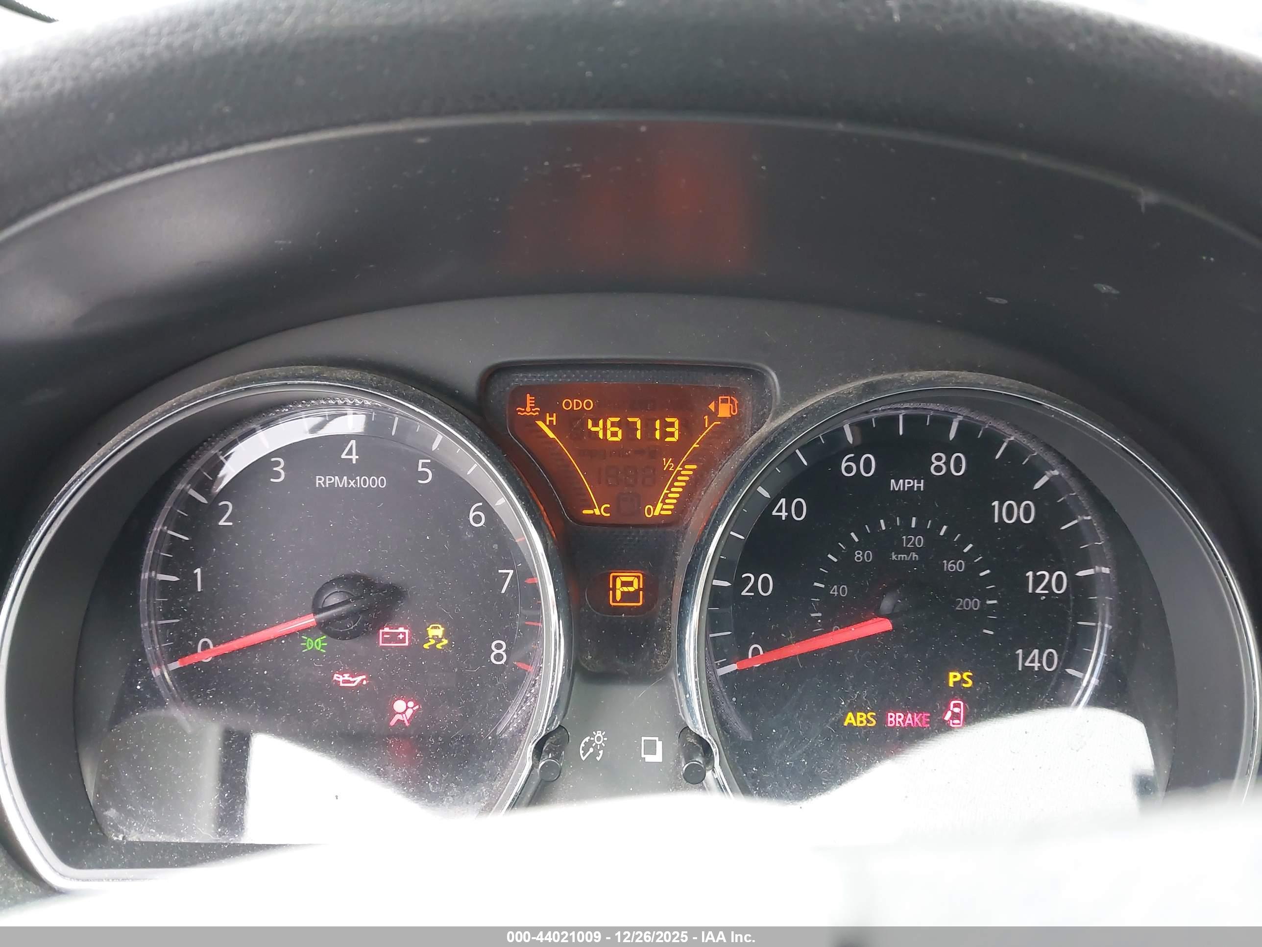 NISSAN VERSA image 7