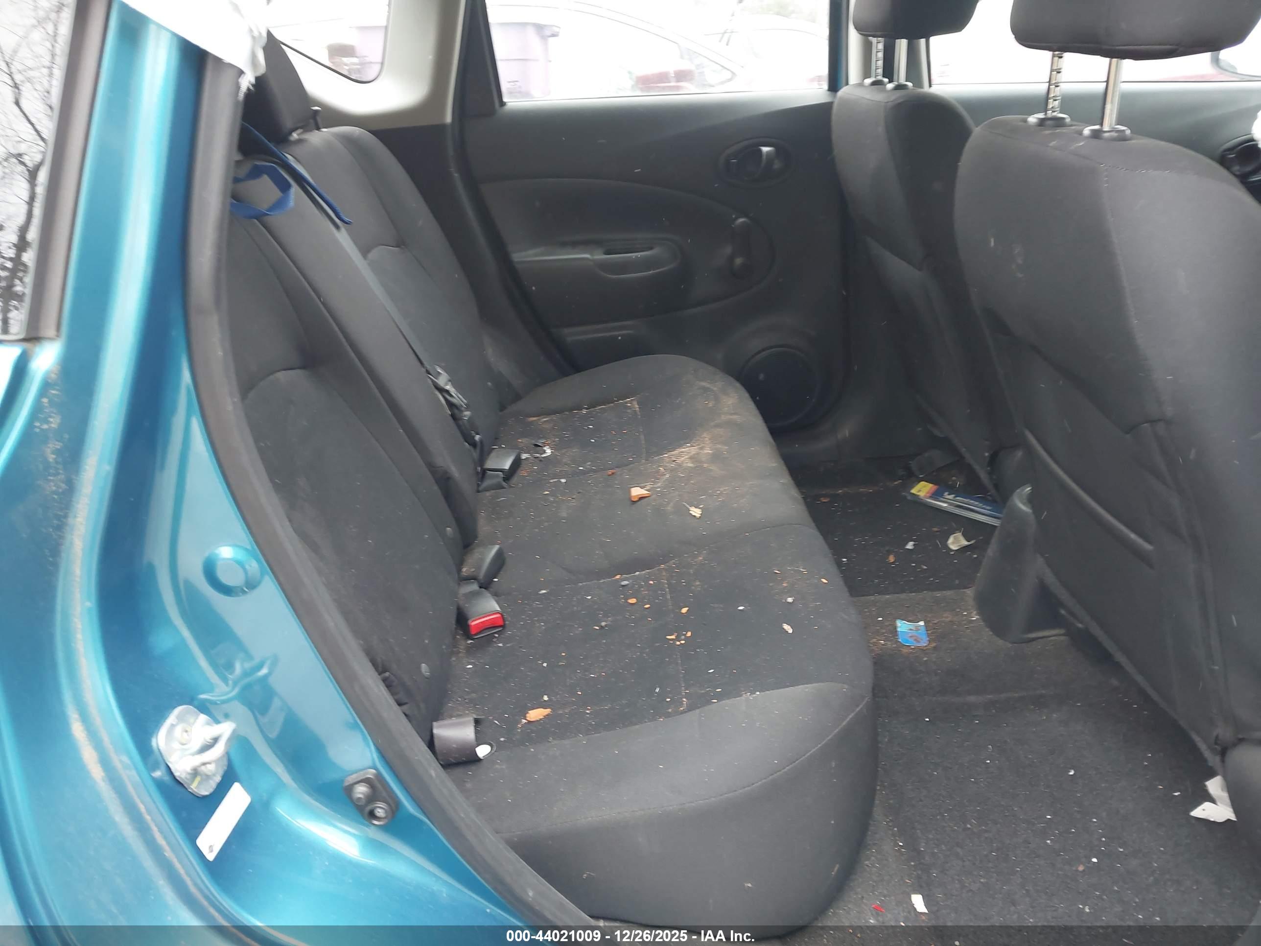 NISSAN VERSA image 8