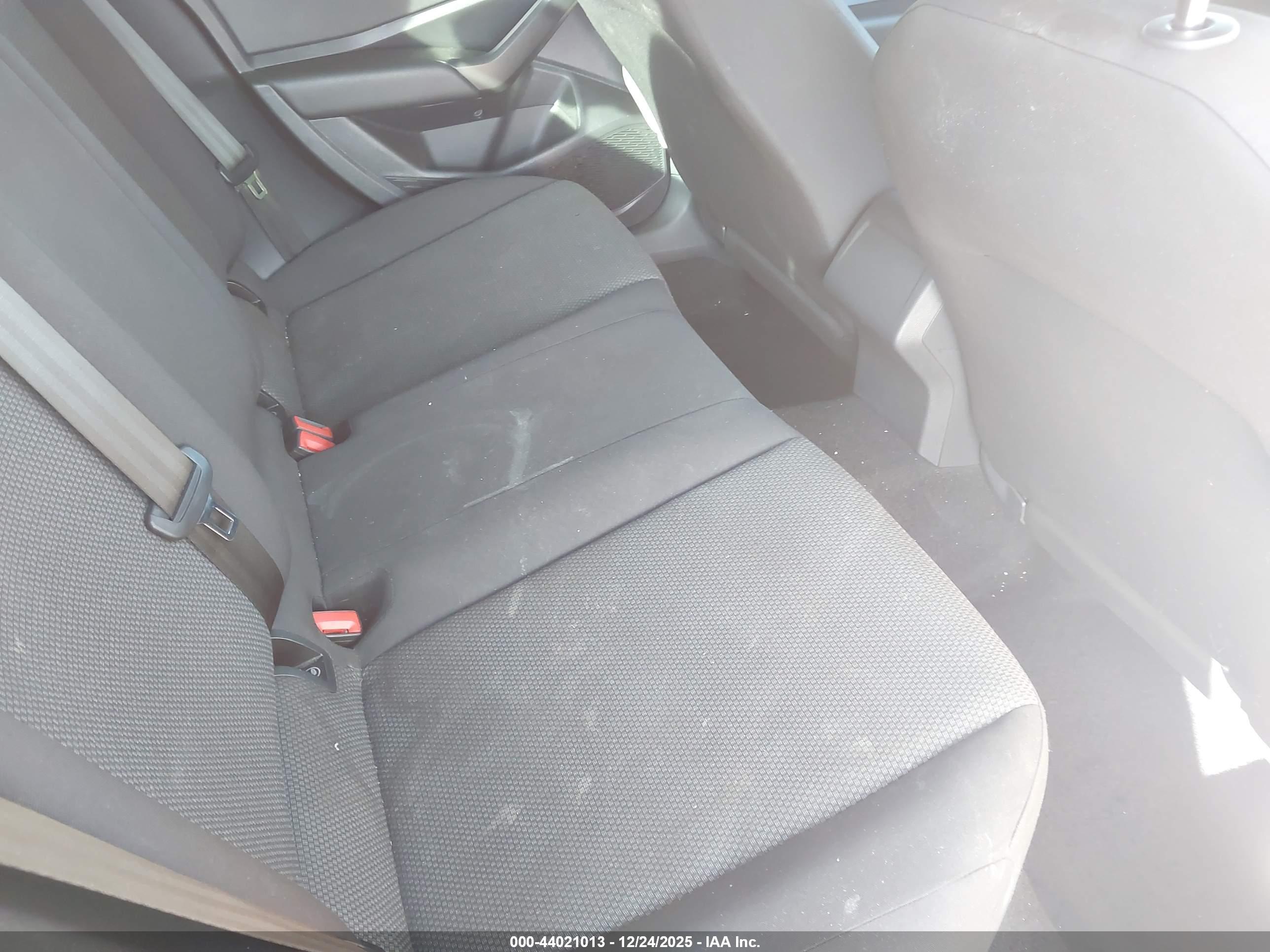 VOLKSWAGEN JETTA image 8