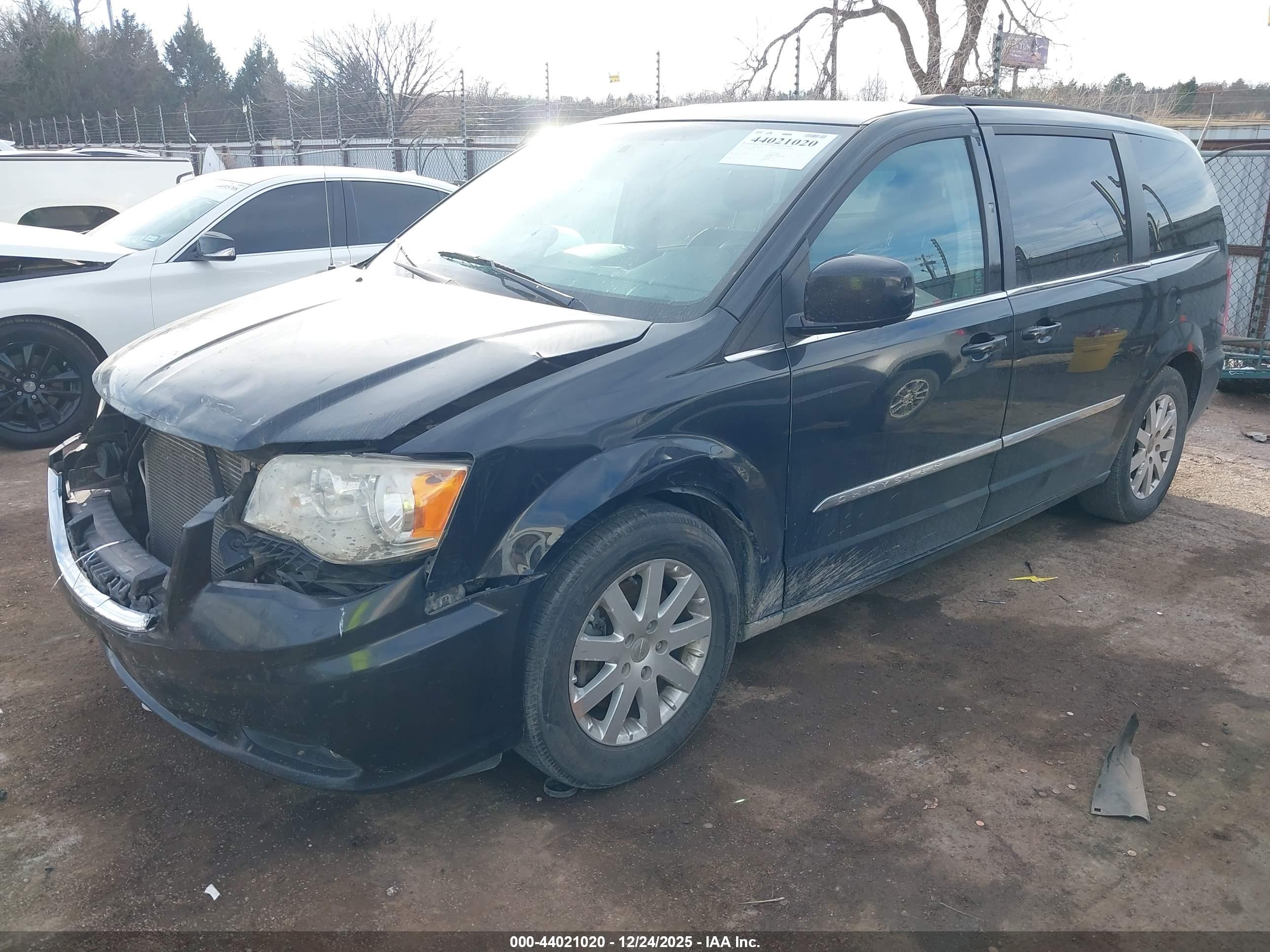 CHRYSLER TOWN image 2