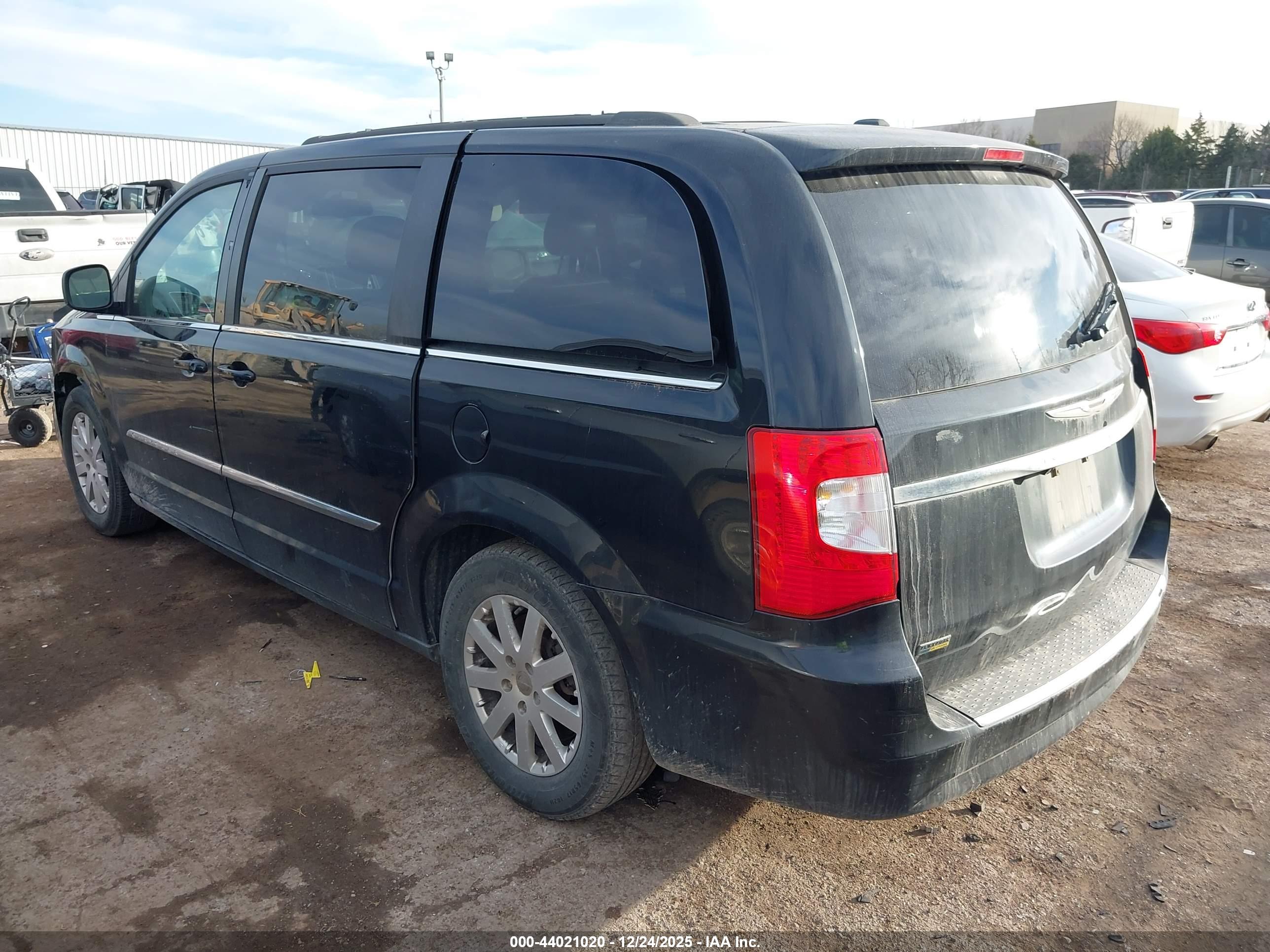 CHRYSLER TOWN image 3