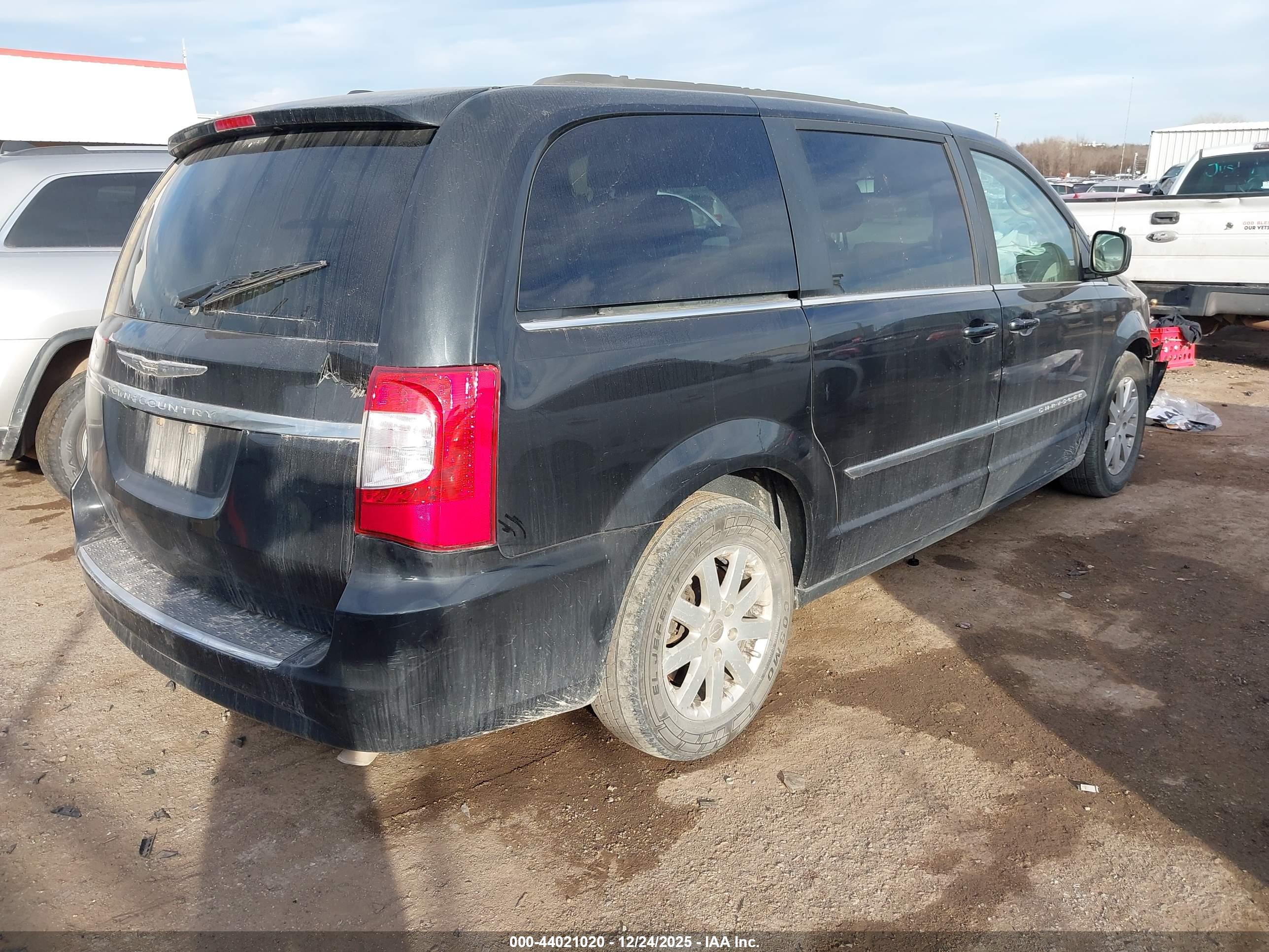 CHRYSLER TOWN image 4