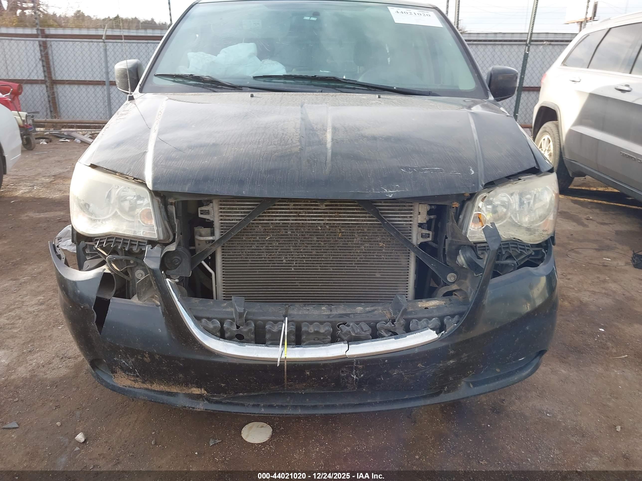 CHRYSLER TOWN image 6