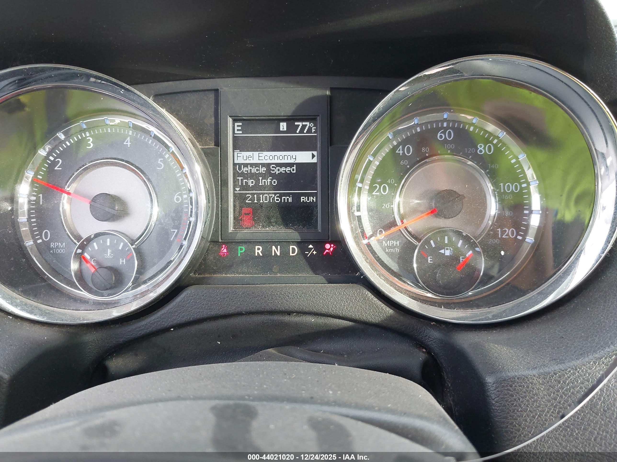 CHRYSLER TOWN image 7