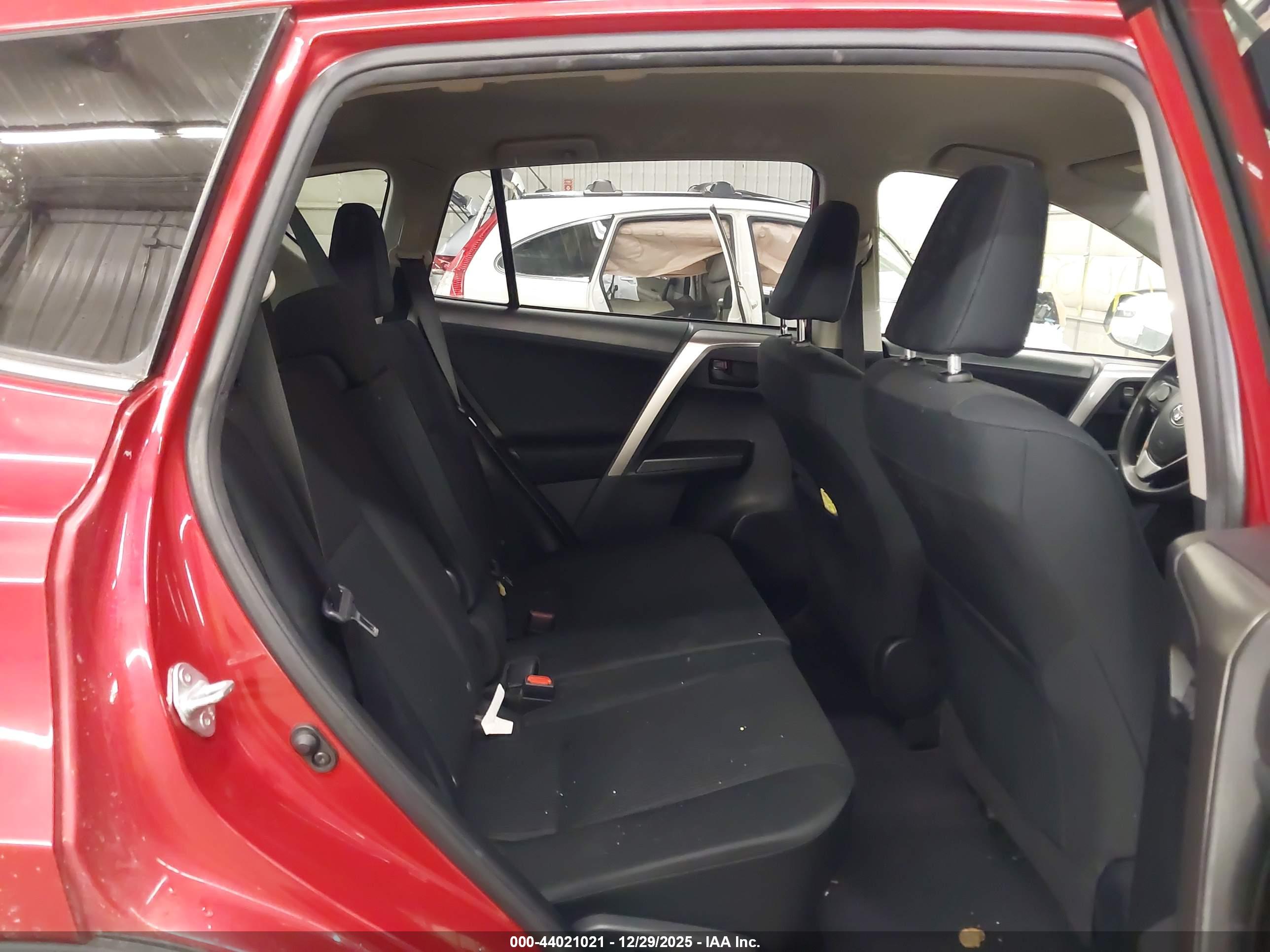 TOYOTA RAV4 image 8