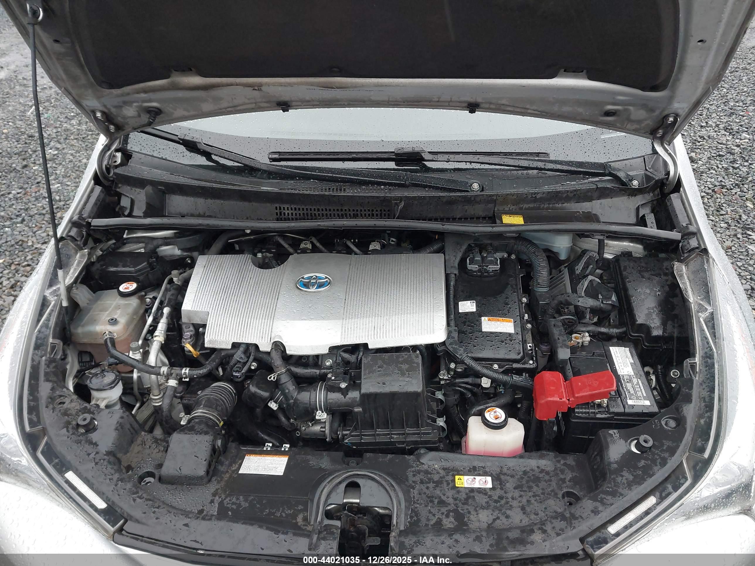 TOYOTA PRIUS image 10