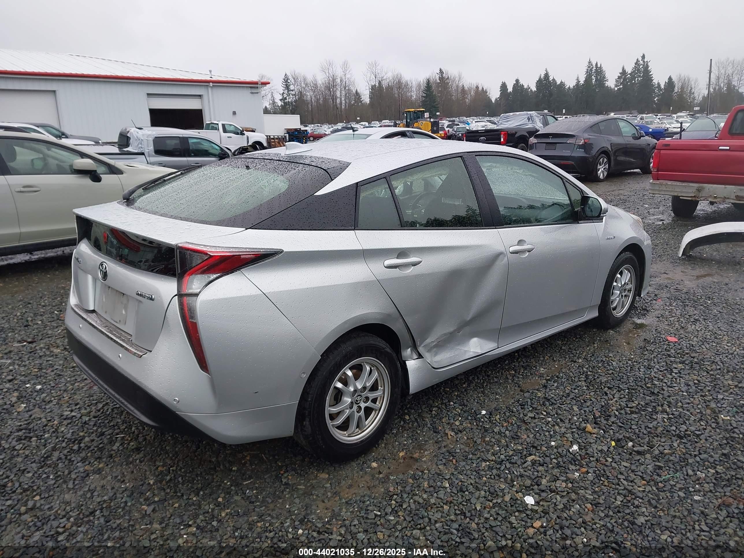 TOYOTA PRIUS image 4